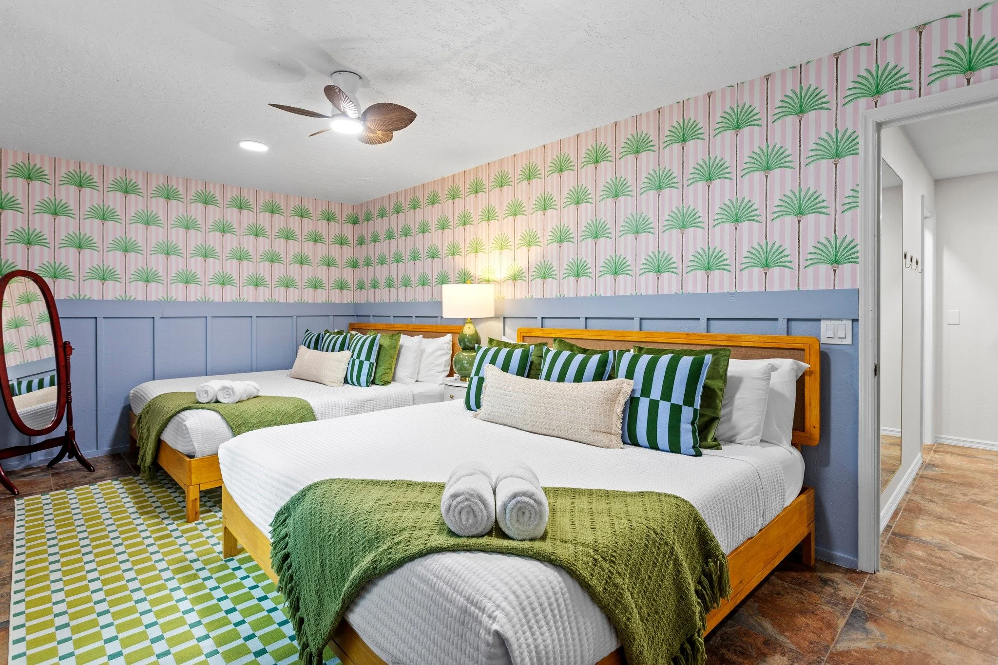 When we say this place sleeps 28 guests, we're not talking about pull-out couches and trundles. Not at The Palms Regency. With 8 bedrooms and 14 beds (5 kings, 9 queens), EACH GUEST can vacation the right way in a king or queen-sized bed. 

Corporate