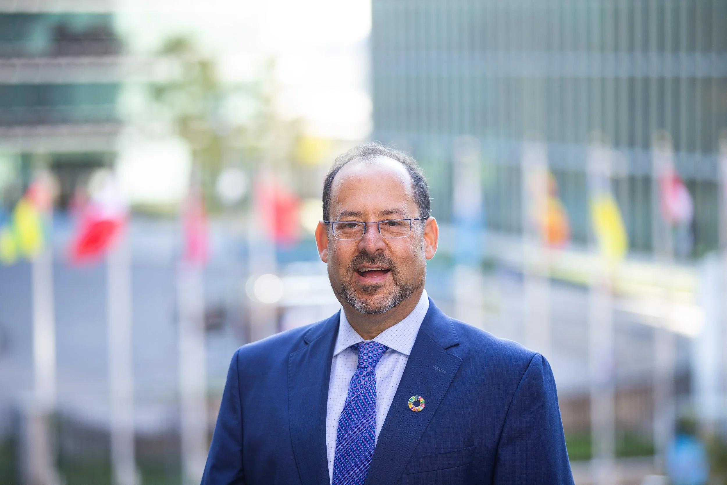 Dr. Paul Zeitz, a proud lifelong Independent, is a preventive medicine physician, epidemiologist, and ordained Song of Songs Rabbi.  Currrently, he serves as the founder of #unifyUSA & Co-Coordinator of Renew American Democracy (RAD), which are dedic