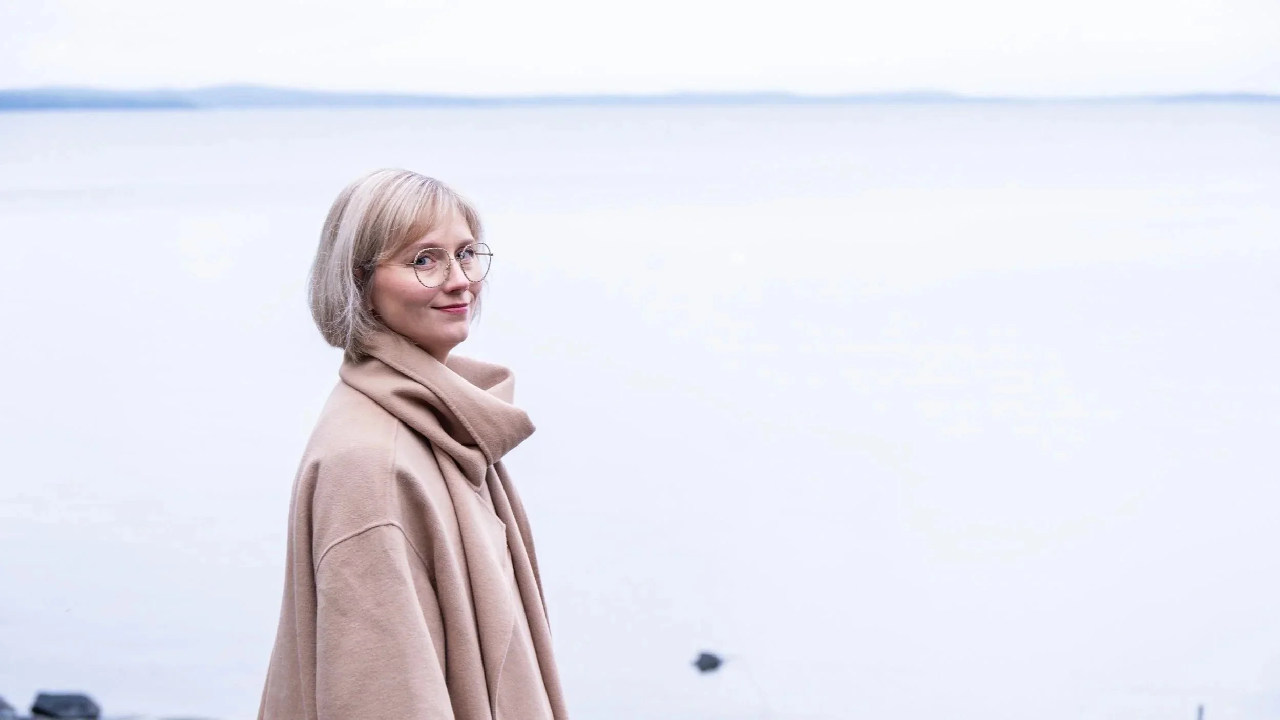 Yrityksen perustaja katsoo tyynenä Tampereen Näsijärven horisonttia, jossa meri ja taivas yhdistyvät