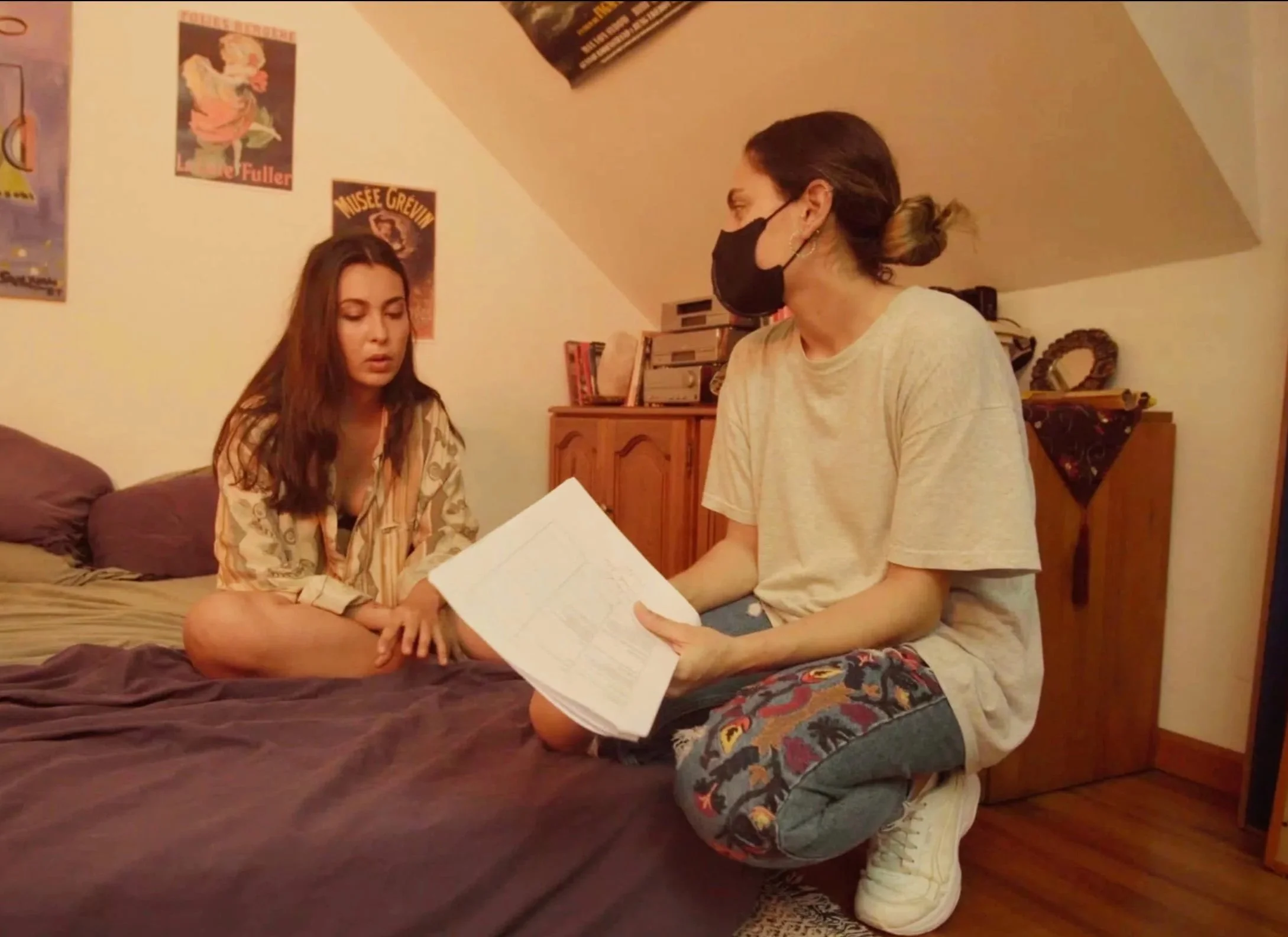 Camila dirigiendo el corto sueños rotos