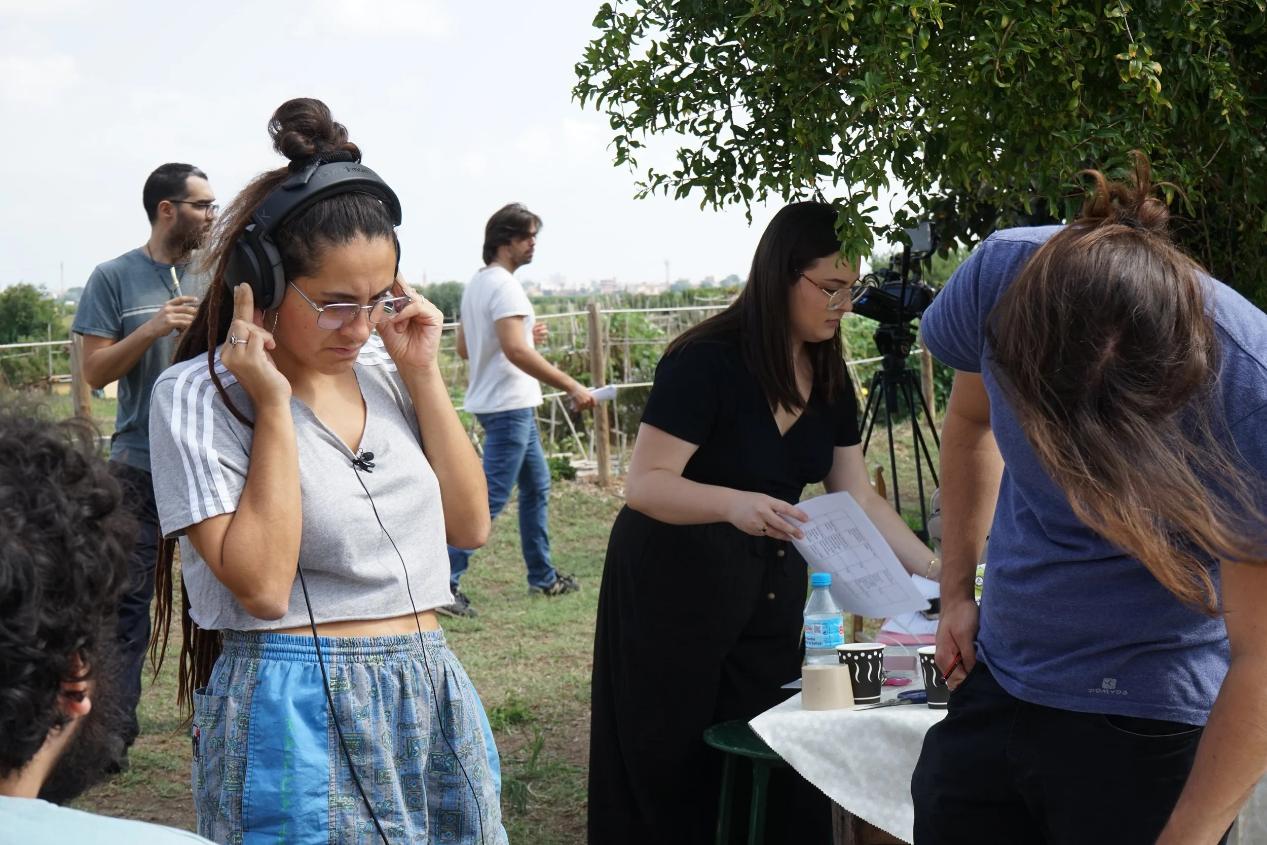 Camila trabajando para el long take como directora 