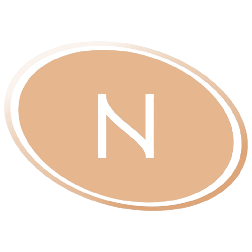 Logo con fondo beige y una letra N en el centro.