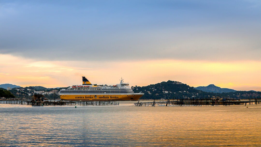 How to Get to Sardinia: Ferry vs. Flight (Which Should You Choose?)