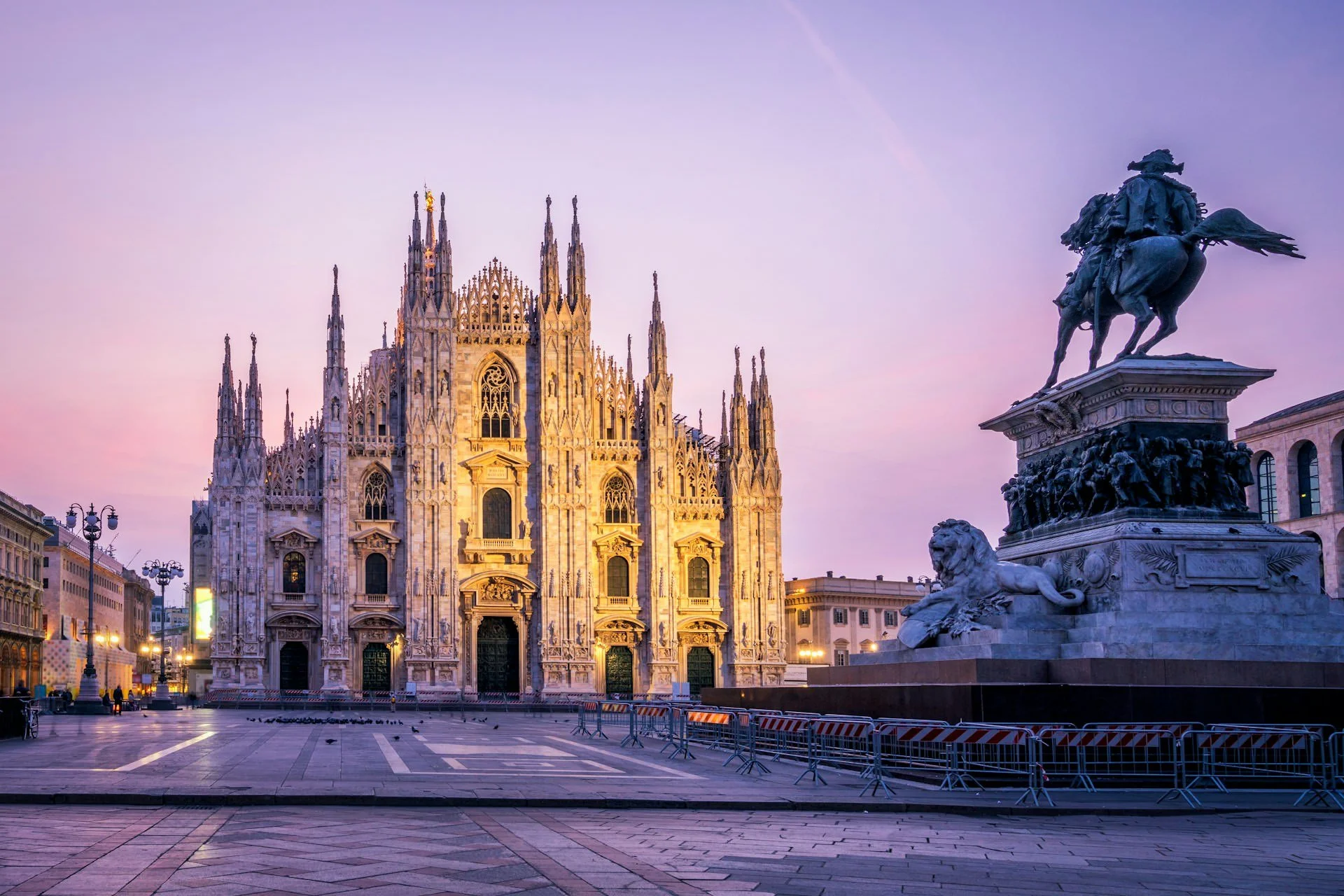 Duomo di Milano at dusk - exterior view