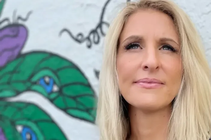 Meg Morley doing mediumship and psychic readings at Spirit Well Sensory Lounge in Stuart, Florida.