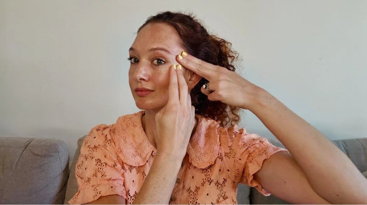 Annelien Murray doing Face Yoga