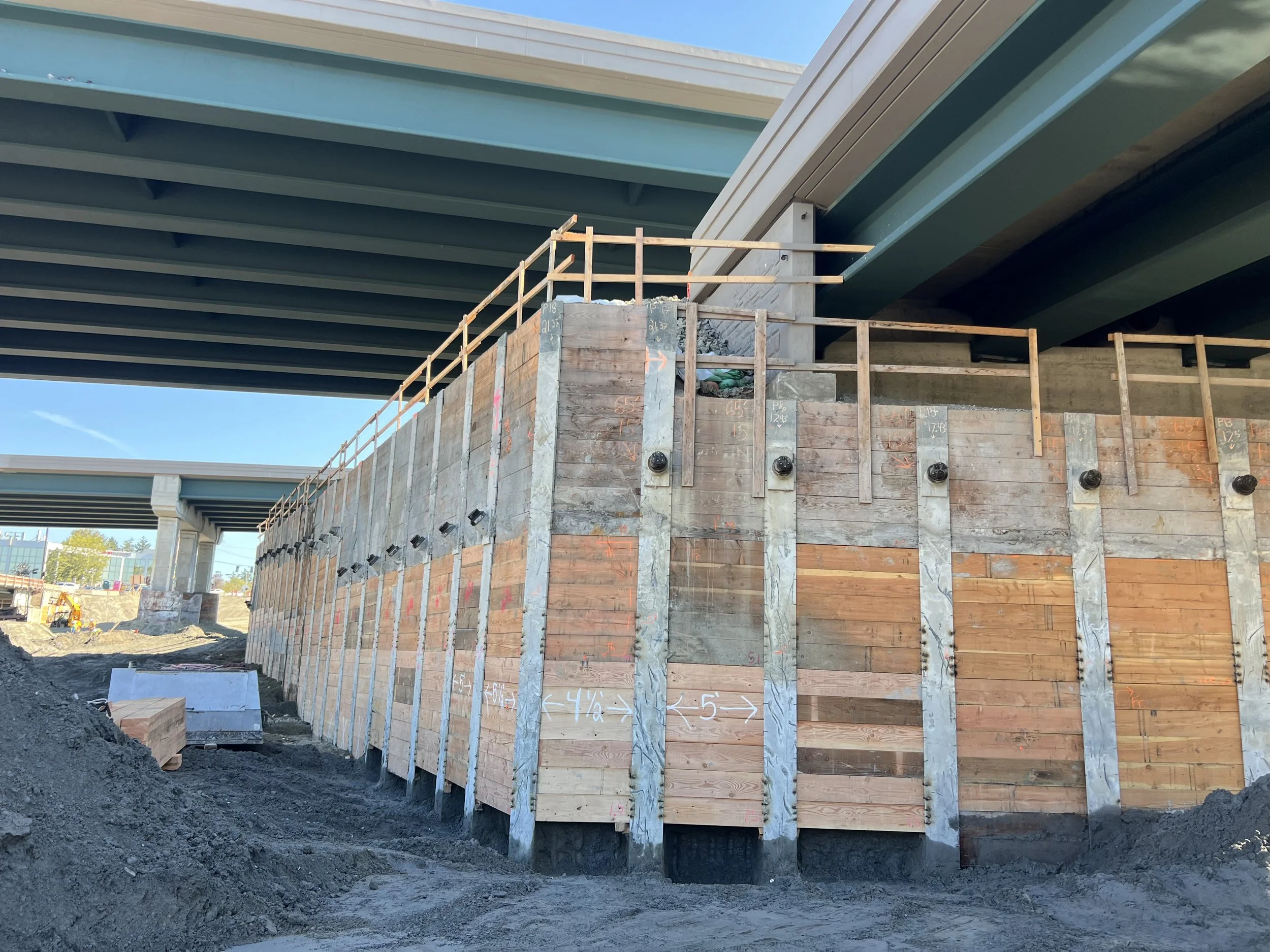 Soldier Piles & Tiebacks | I-405/Northeast 85th Street Interchange and Inline BRT Station Project | Graham | Kirkland, WA
