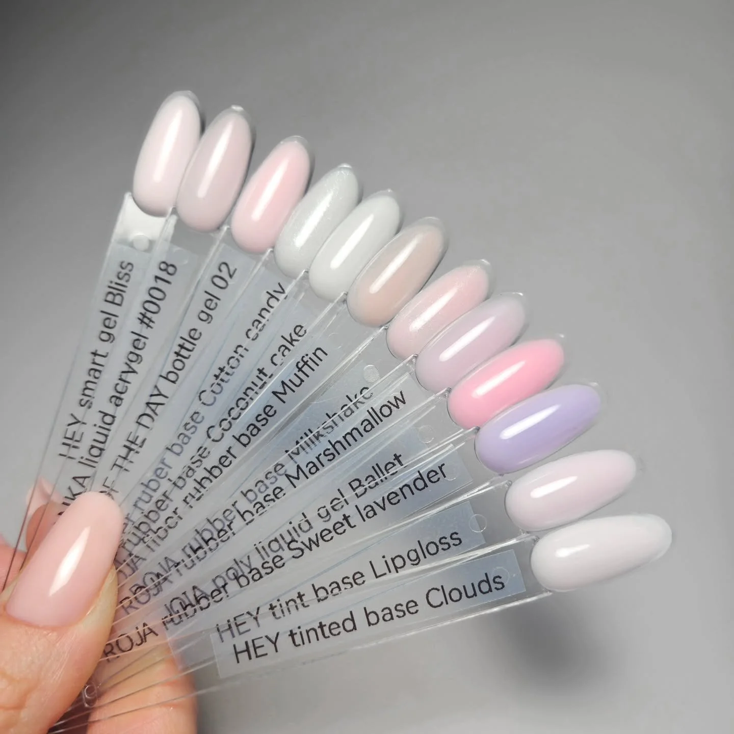 As a nail tech, navigating the world of gels can be complex - bottle gels, rubber base, liquid gel, tinted base, fiber gel, and more. While clients may not need to know the details, it's essential for us to understand which gel to use on each client 