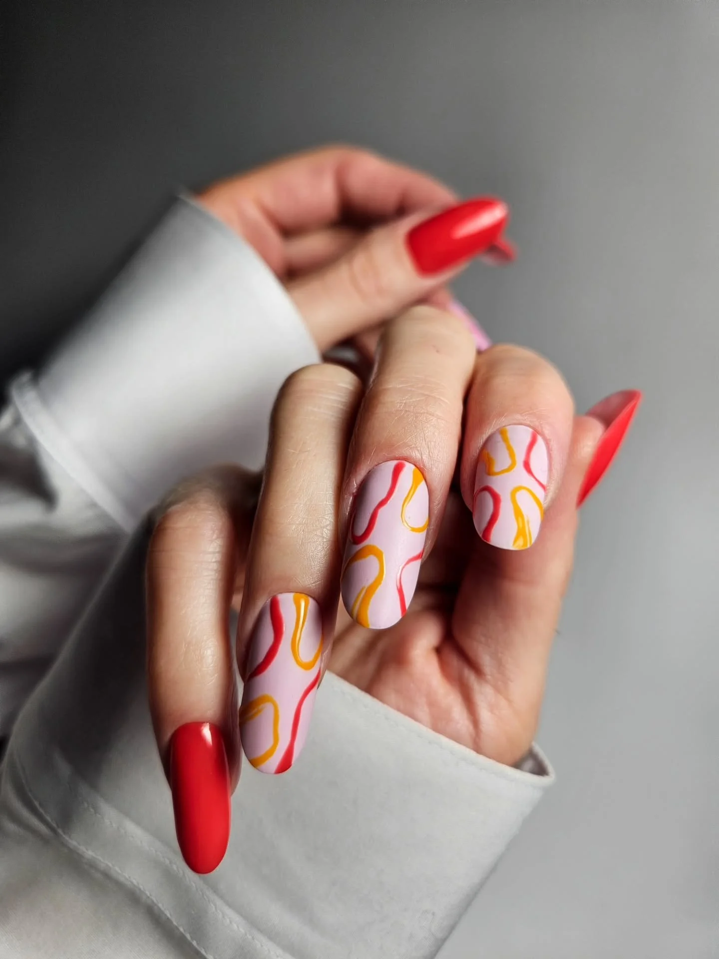 I never thought red was my color, and I still don't feel confident in red clothing. But there's something about red nails that's a game-changer - it can alter your entire personality ❤️❤️❤️

#newmilfordct #nailtechct #russianmanicurect #newmilfordnai