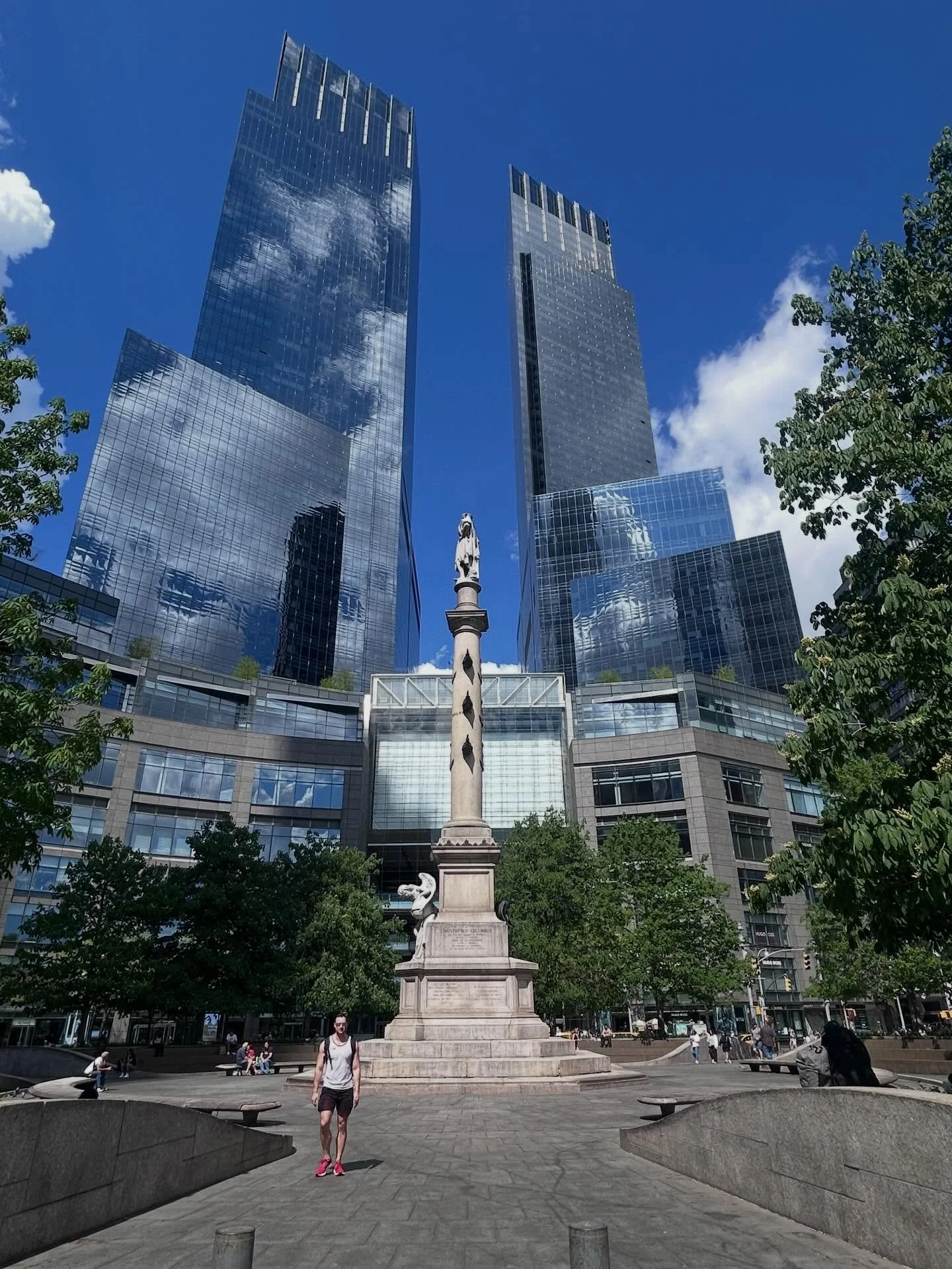 Thank you, New York!!

My first trip back to the East Coast in &hellip; nine (?) years!! I walked so many miles and my feet are going to hurt for a week, but my cup runneth over. Some highlights:

✨Getting to visit the Hachette offices and meet some 