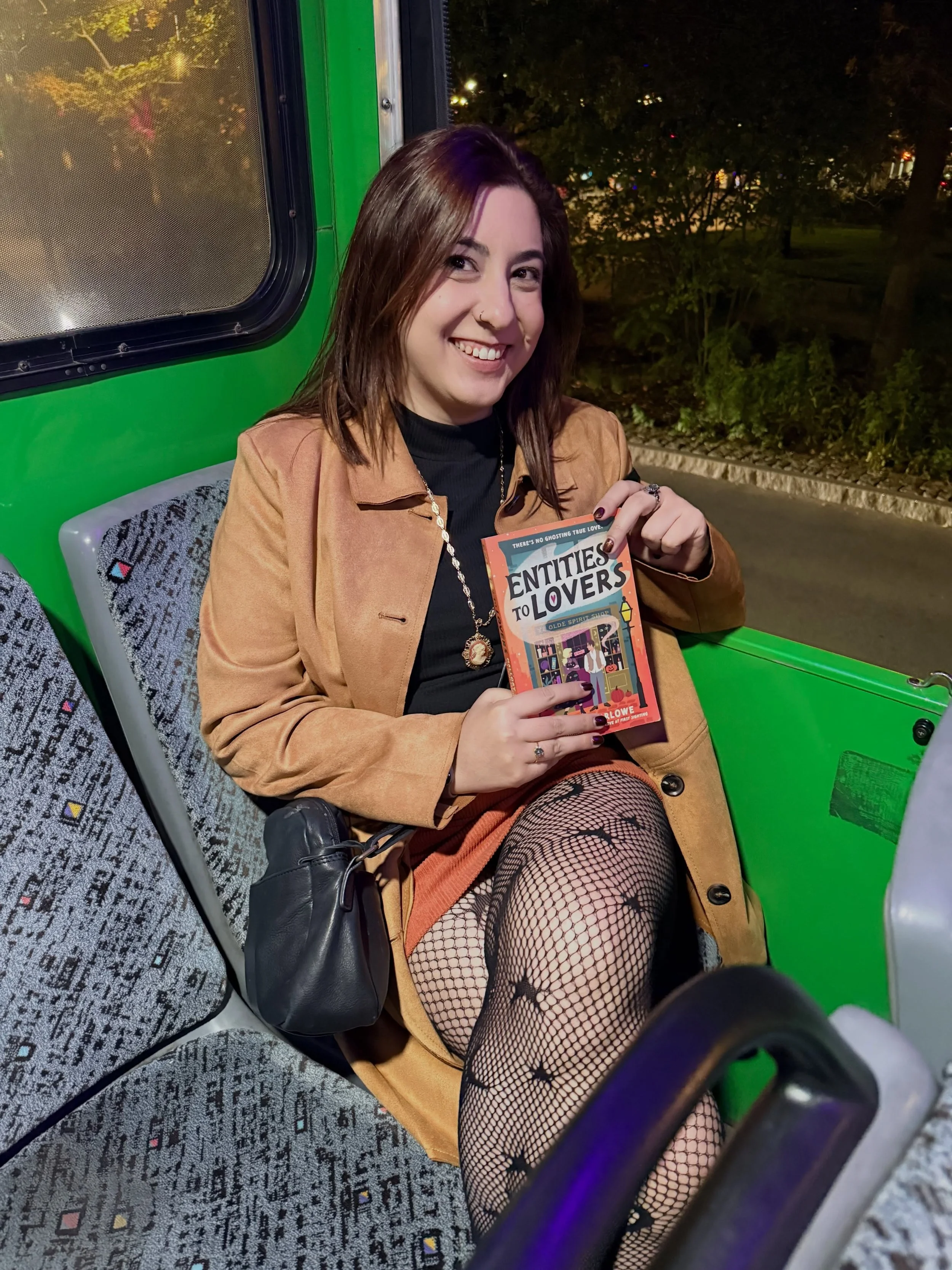 Happy book birthday to my favorite person (@mallorymarlowewrites) and her THIRD BOOK!!!

ENTITIES TO LOVERS is a delightfully spooky romp through the haunted streets of Boston, and it&rsquo;s chock full of the best things about Mallory&rsquo;s writin