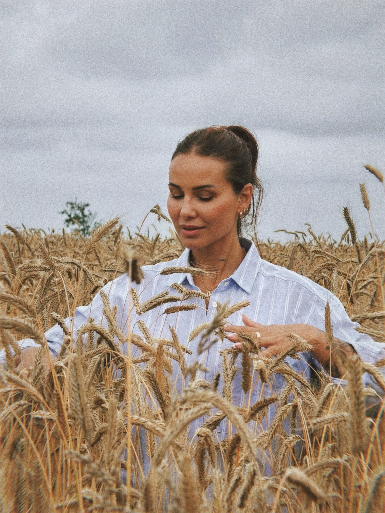 Alia Serban in a summer field in Soth of Sweden