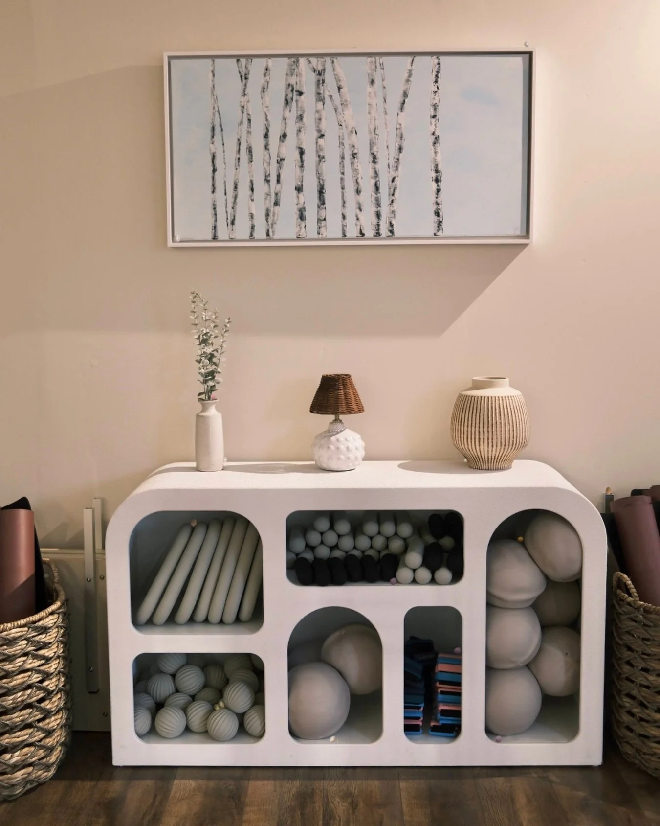 Happy Easter from us all at Refine 🐣🤍

We&rsquo;ve hidden some mini eggs&hellip; how many can you find? 👀

Comment your guesses below!

#happyeaster #eastereggs #easteregghunt #minieggs #refinestudio