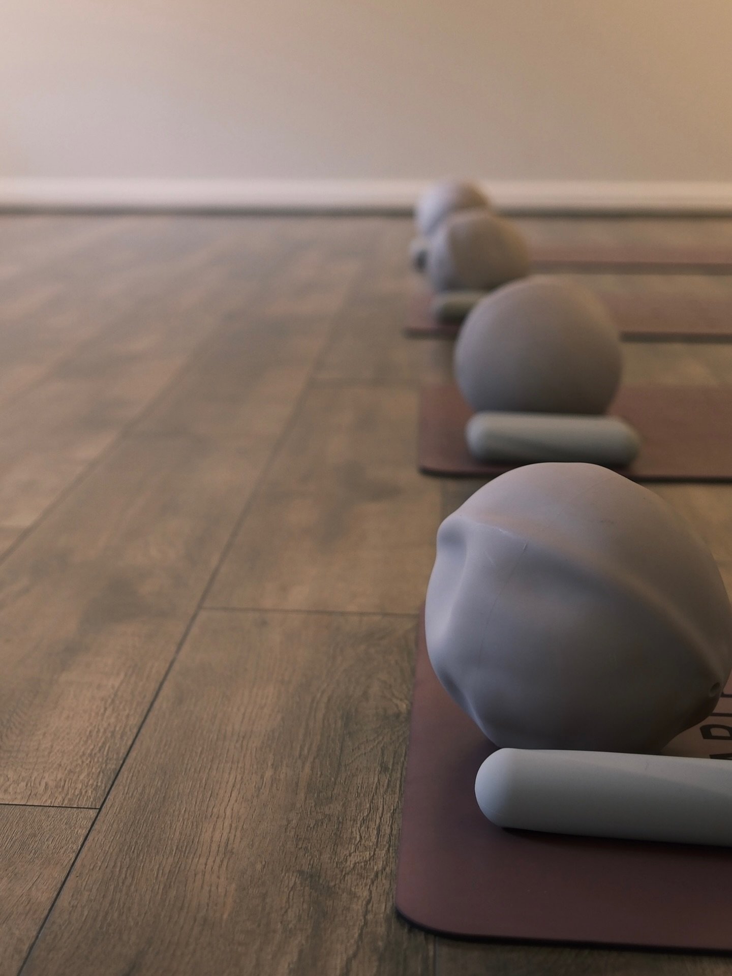 Your mat is waiting for you ☺️ 

#matpilates #pilates #mat #yoga #refinestudio
