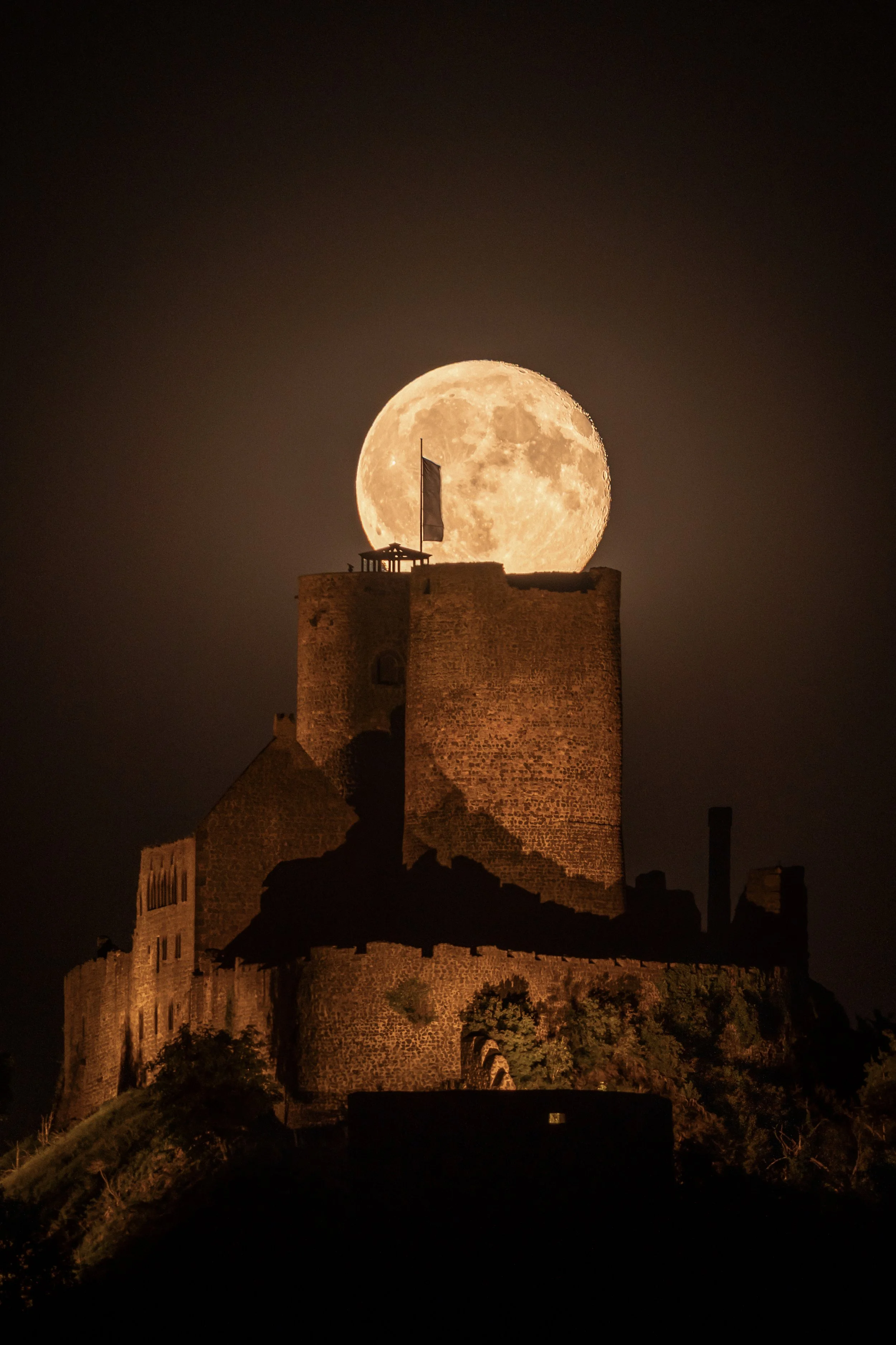 Mond über Münzenberg.jpg