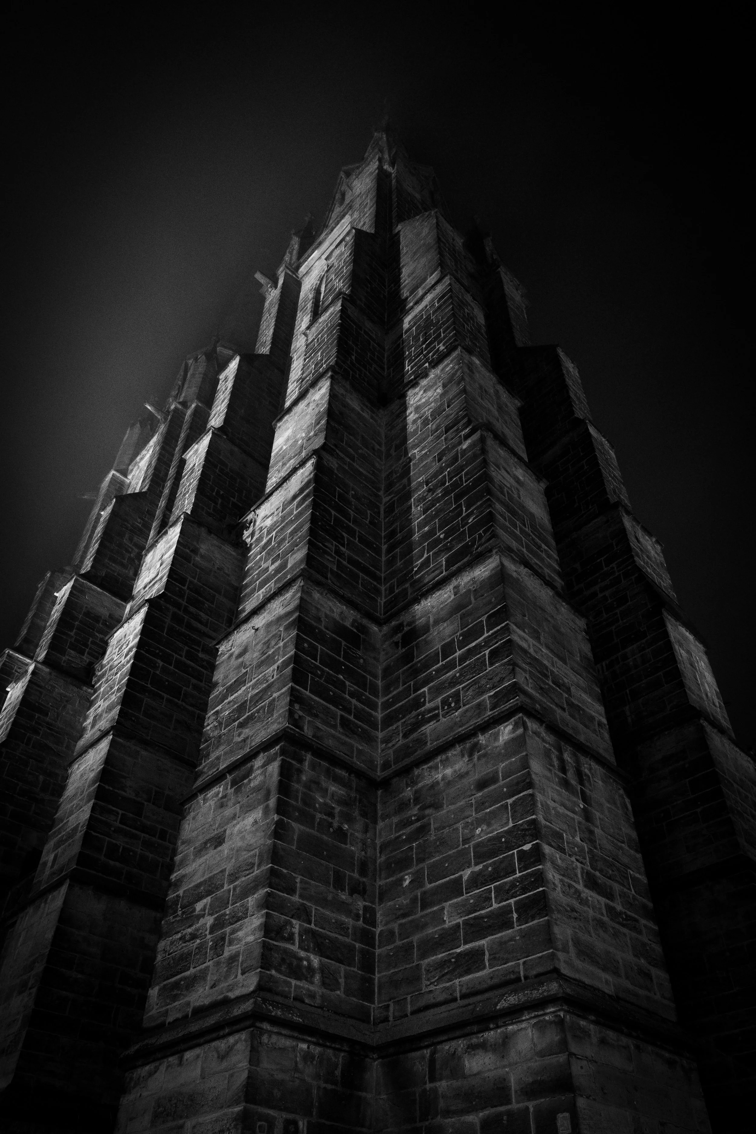 Gotik im Nebel.jpg