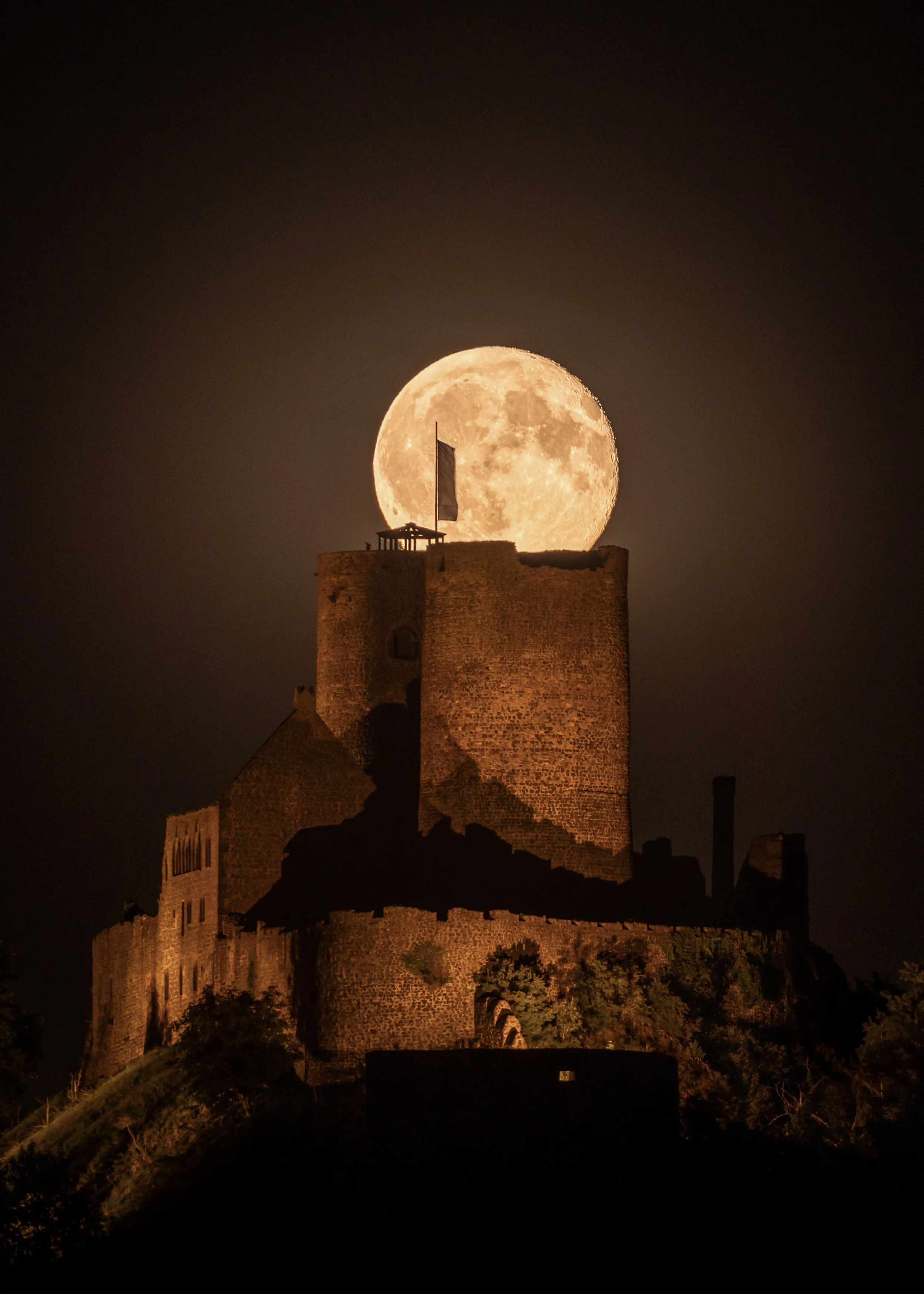 Mond über Münzenberg.jpg