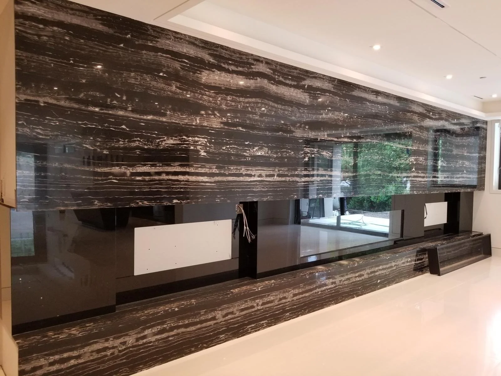 Large-Format Stone Feature Wall — Seam-aligned architectural installation