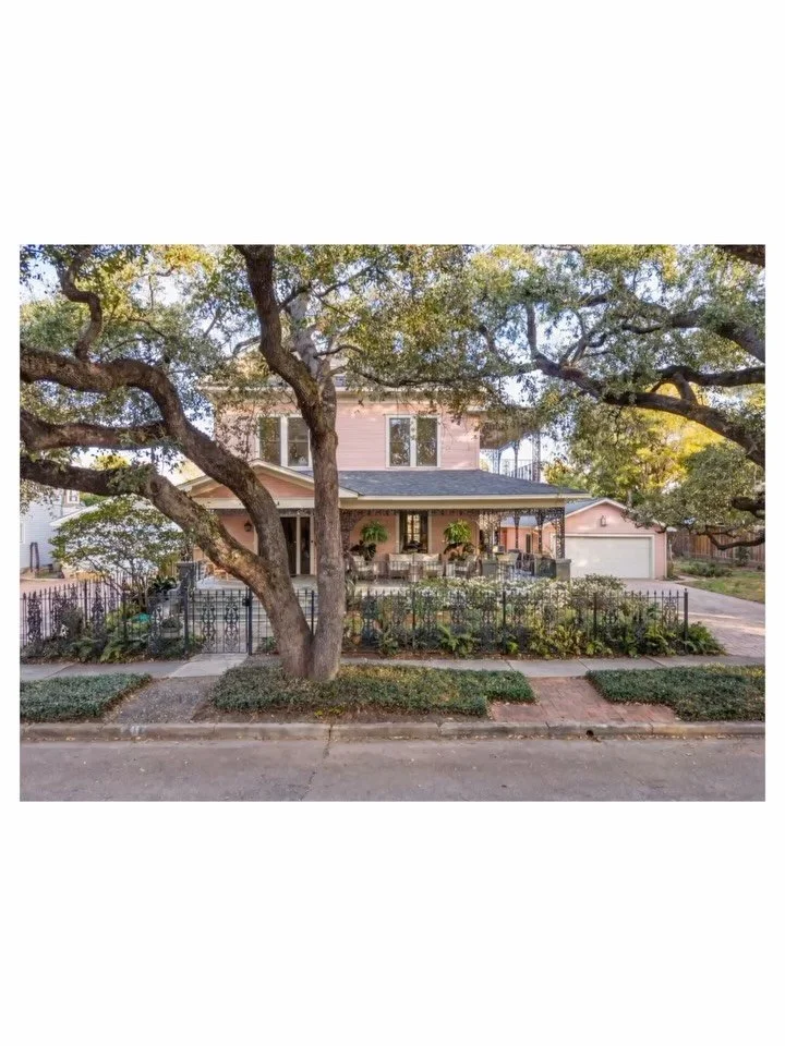 Moments from 411 Bayland.

Listed by: @kylalinngroup | @compasshou 
Media by: @ariamediatx