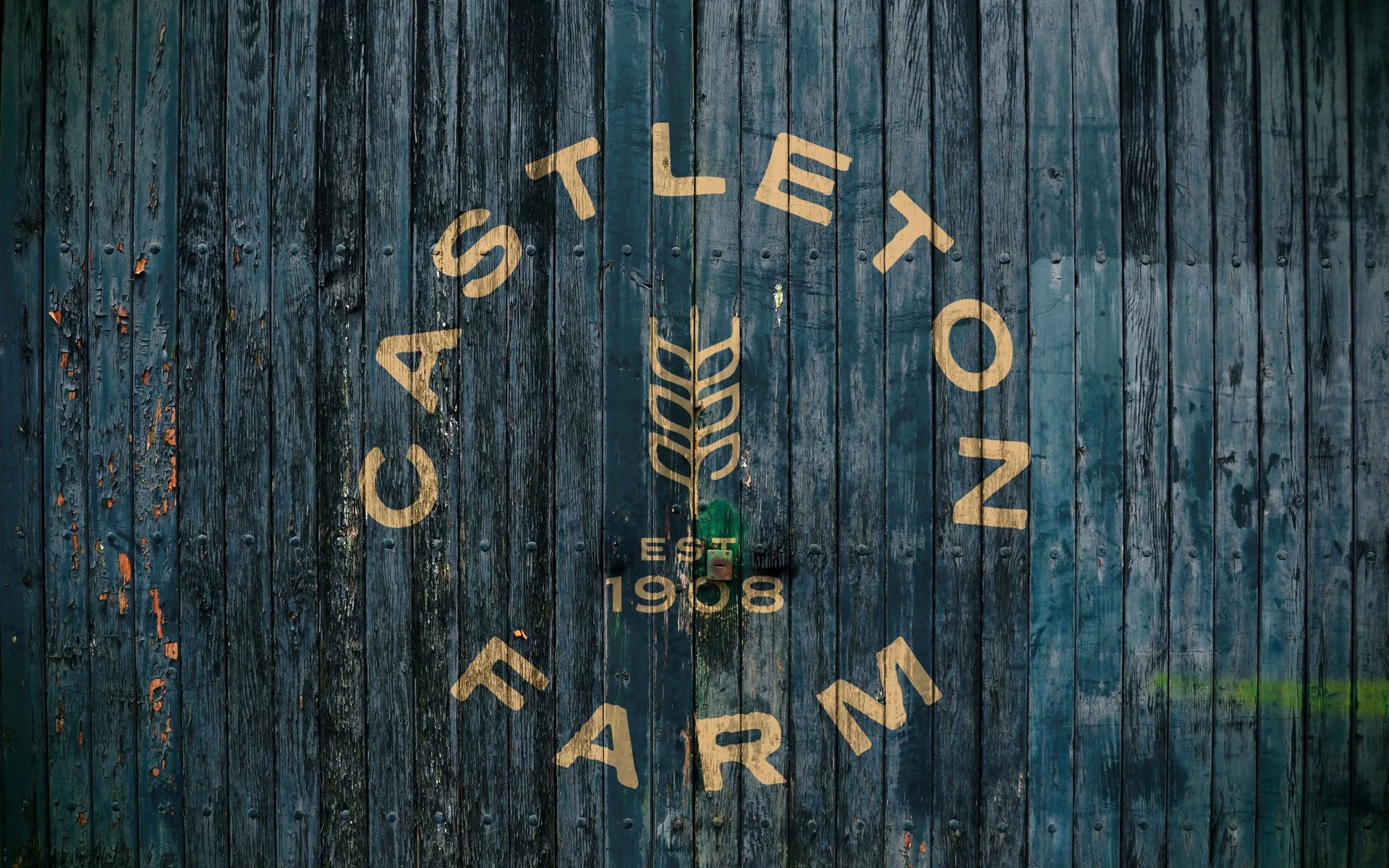 castleton-farm-barn-door-design.jpg