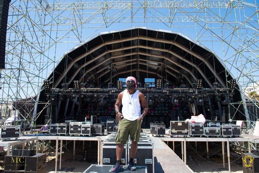 Dr. King SMADE at a live Afrobeats event