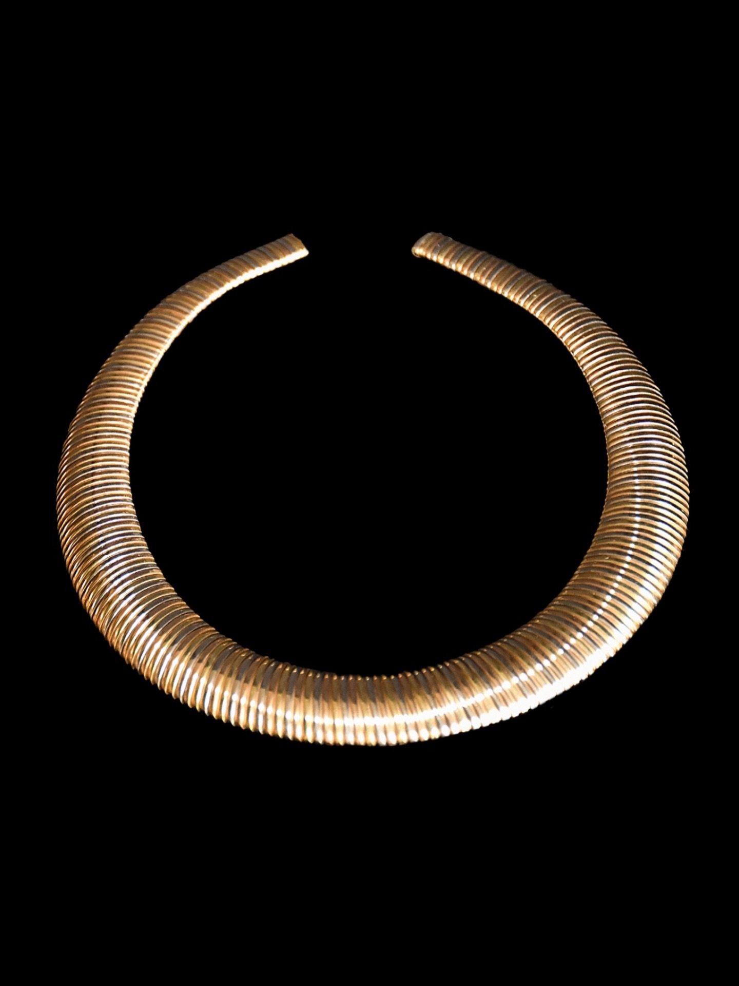 Piaget
Tricolor 18k gold necklace
Weight 131.31g