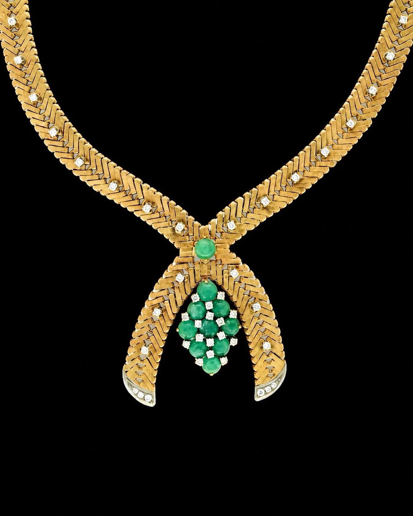 Necklace, 18k gold, brilliant-cut diamonds totaling
0.85 carats, cabochon-cut emeralds, length 42 cm.

Weight 65.2g.