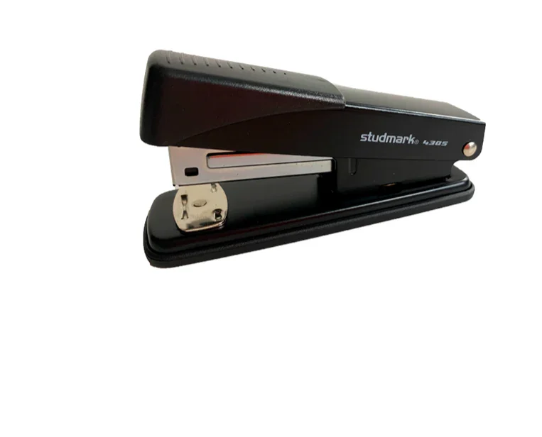 Engrapadora Media Tira de Metal Negra