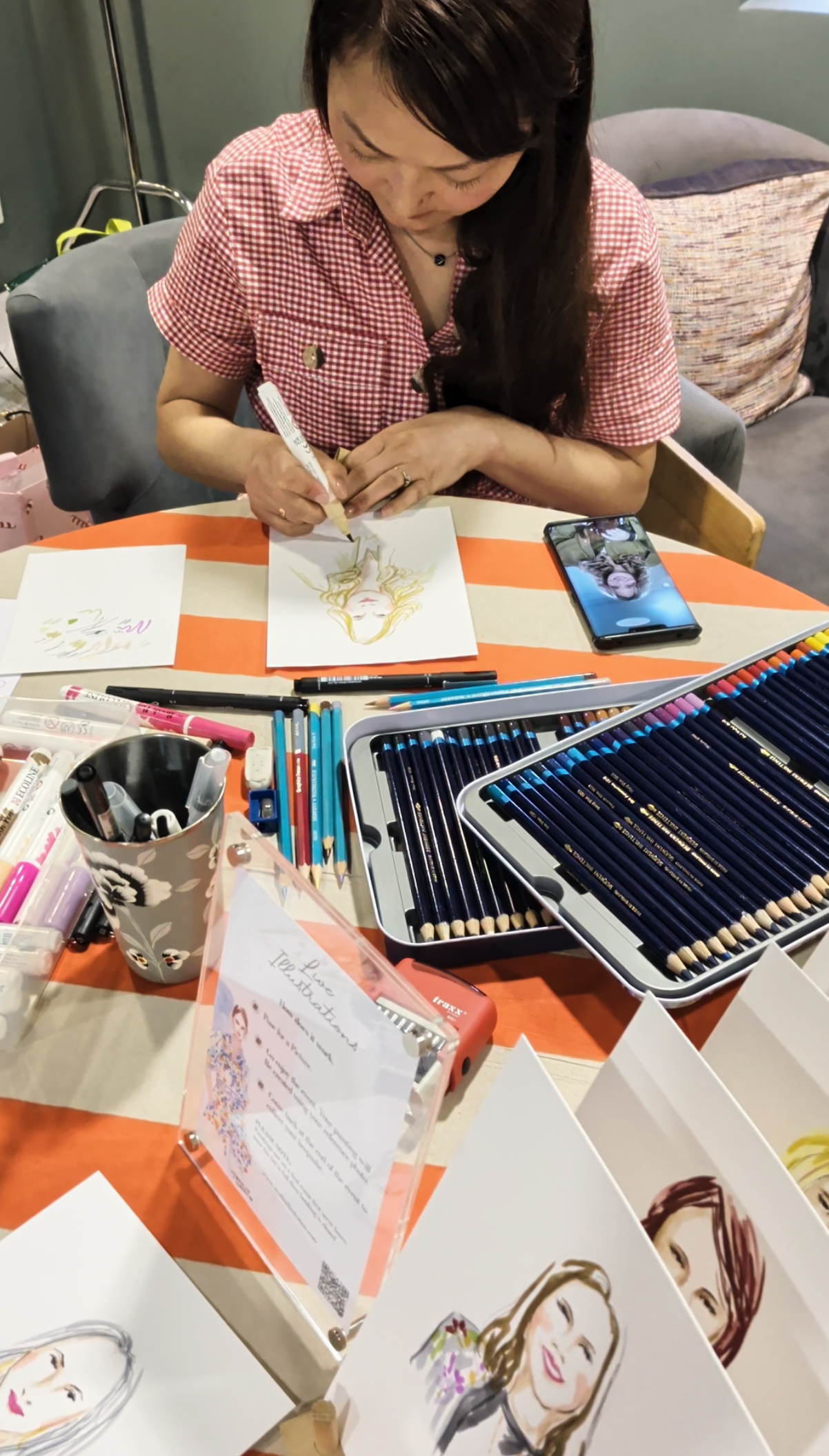 Live event illustrator Siya Liu working at a live event