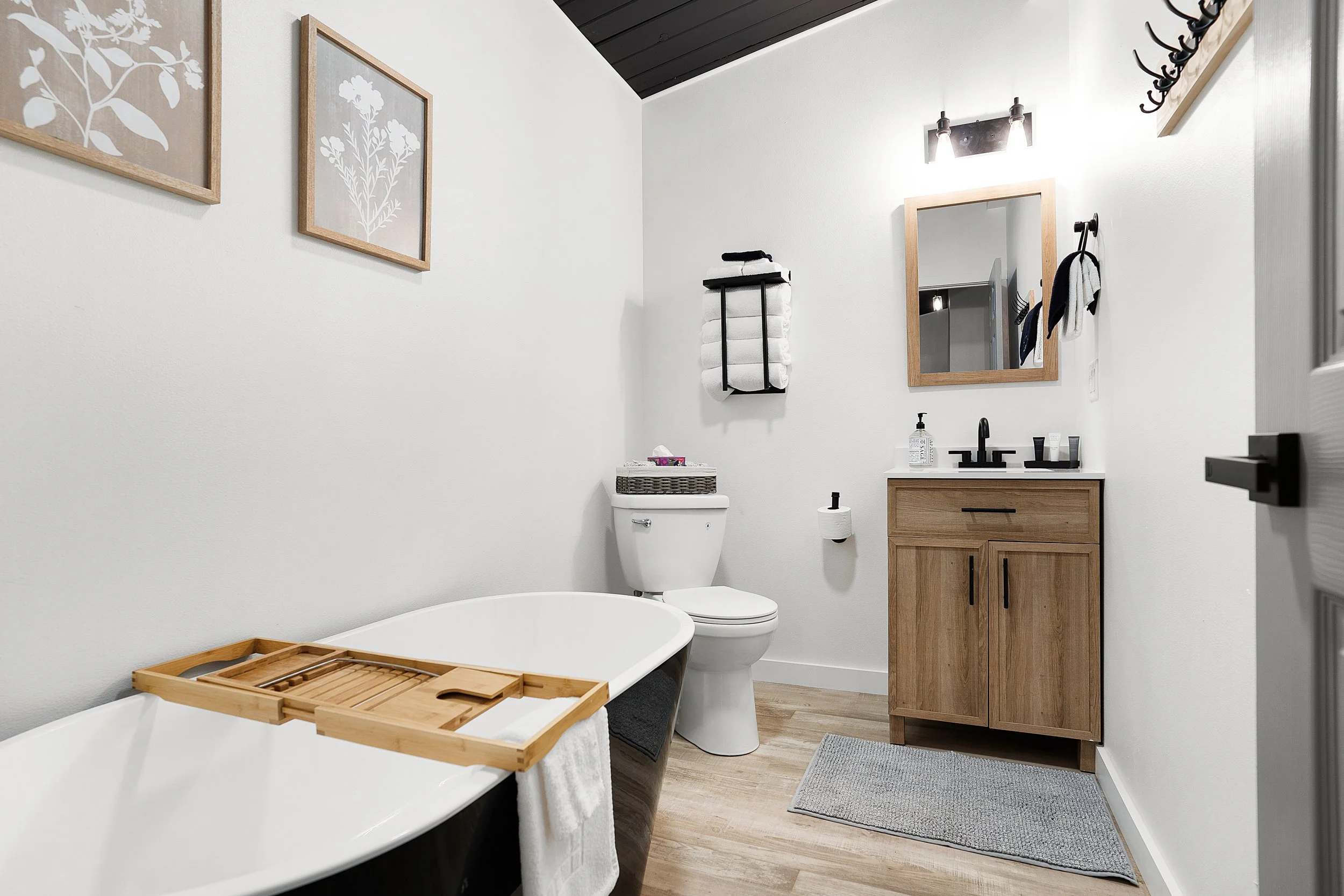 South Bay Inn Master King Bathroom