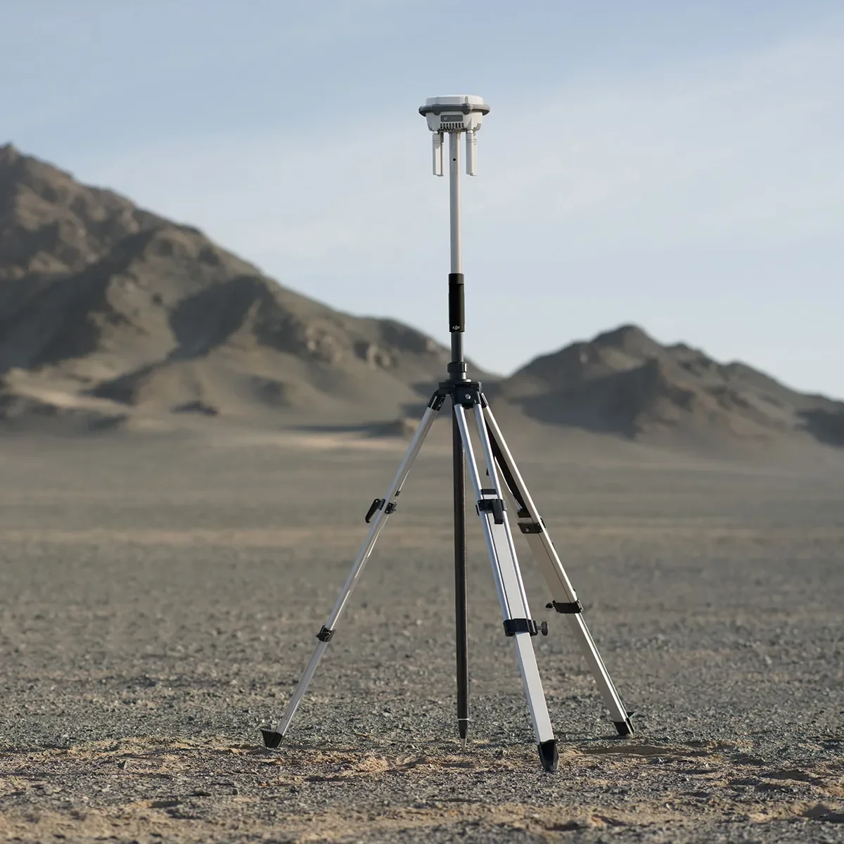 dji-d-rtk-3-survey-pole-tripod-kit-2.webp