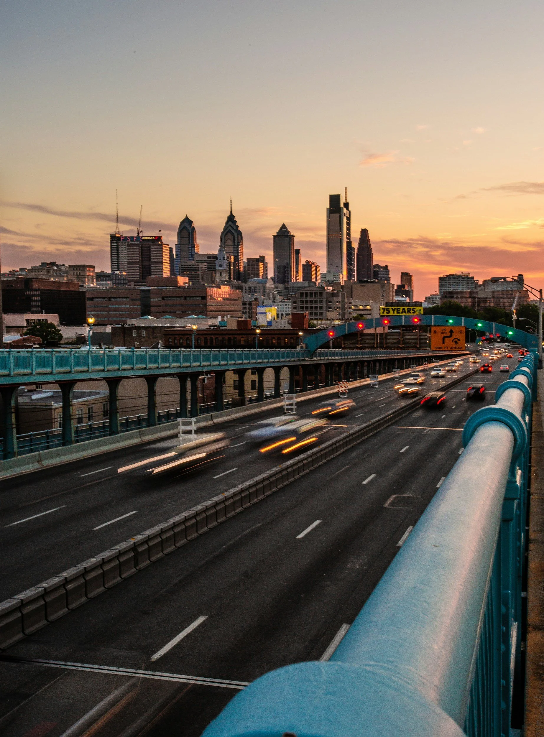 traffic on the ben franklin bridge philadelphia, pa