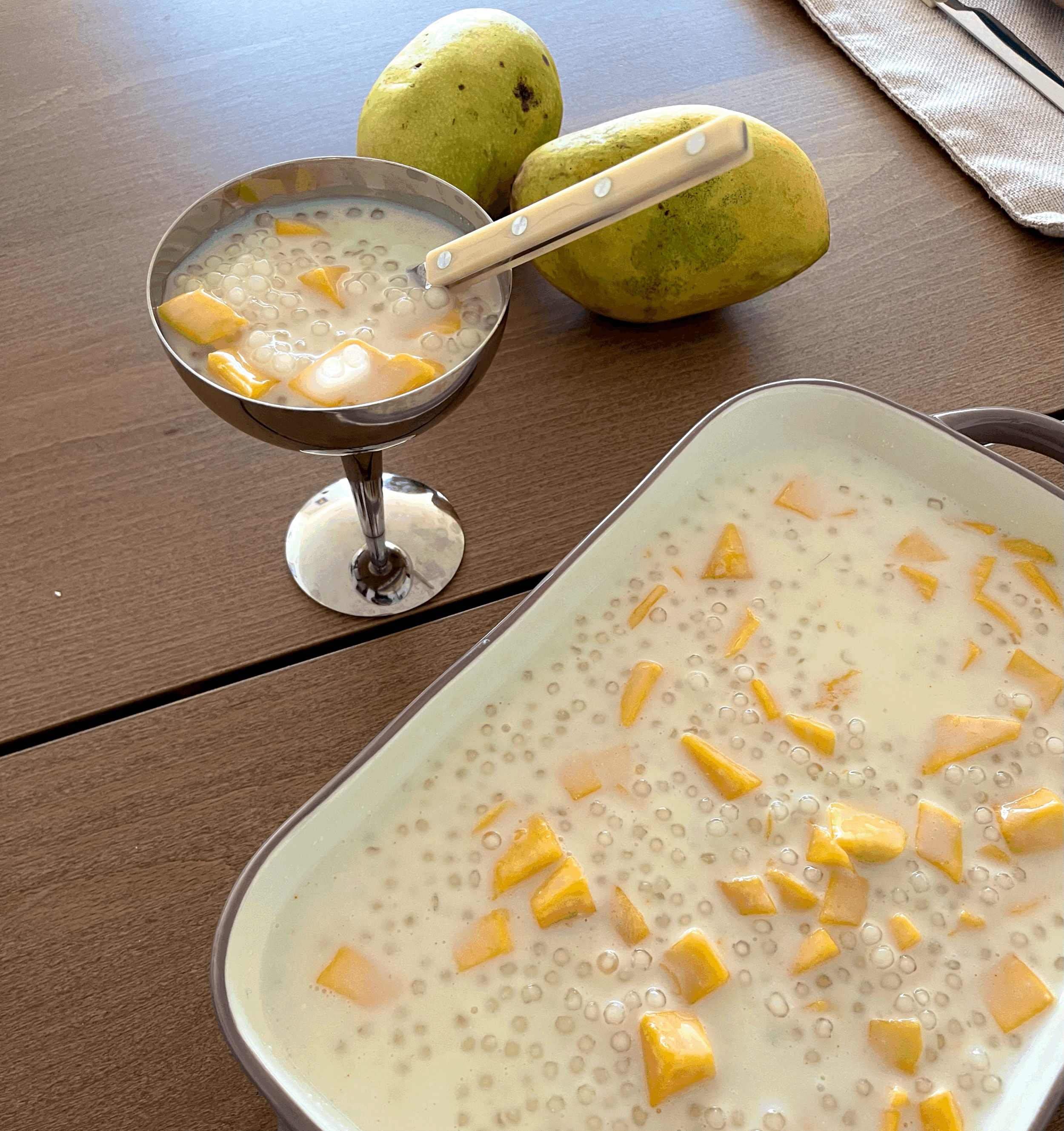 Tapioca con leche de coco y mango