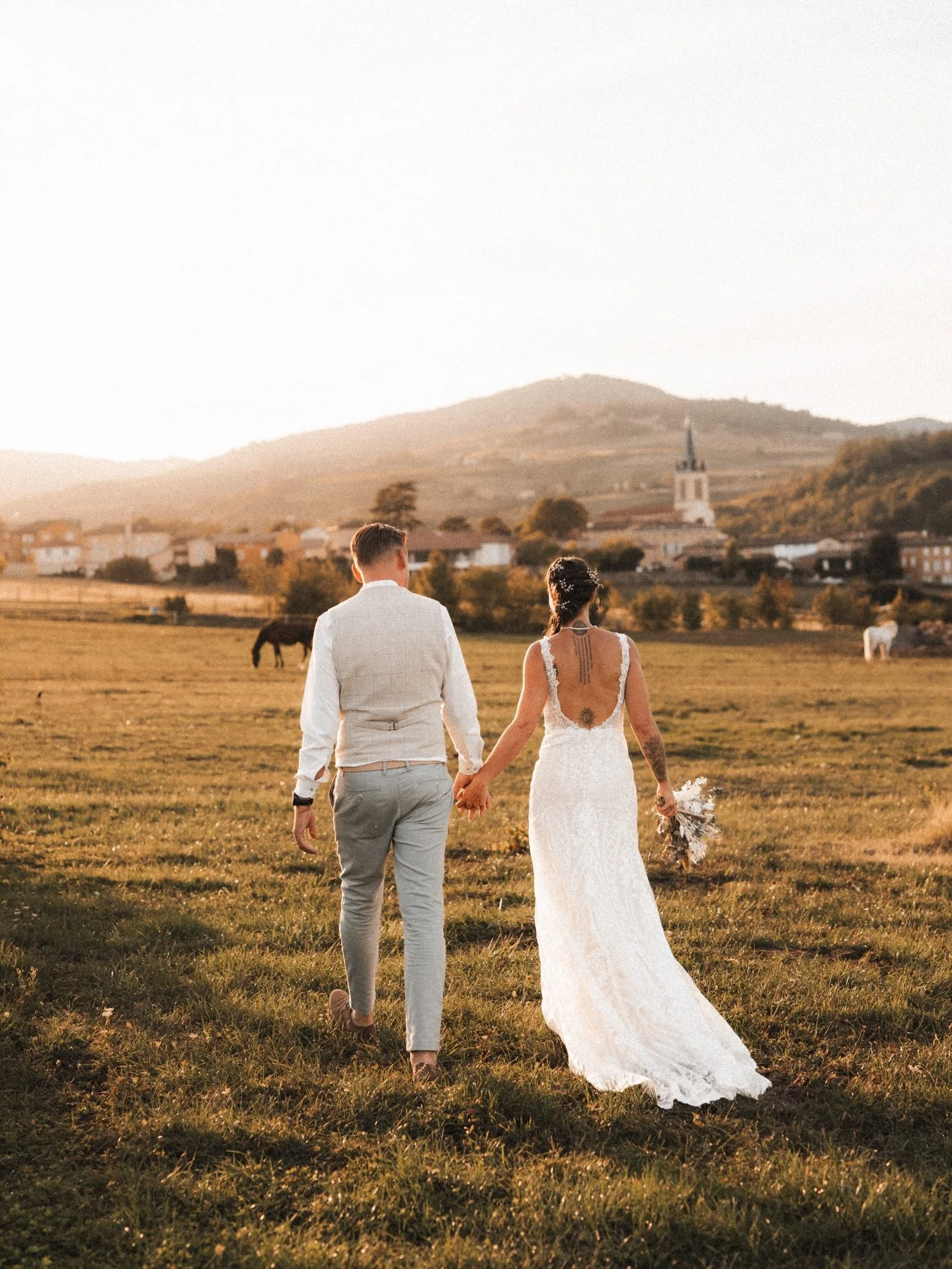Oc&eacute;ane &amp; Alexandre 💍
06/09/2025

Lieu : @domaine_de_benevent 
Traiteur : @la_cauquiere 
Fleuriste : LB Atelier Gaillard 
Vid&eacute;o : @veyevents 

#wedding #weddings #weddingphotos #weddingphotographer #mariage #photographe #love #sunse