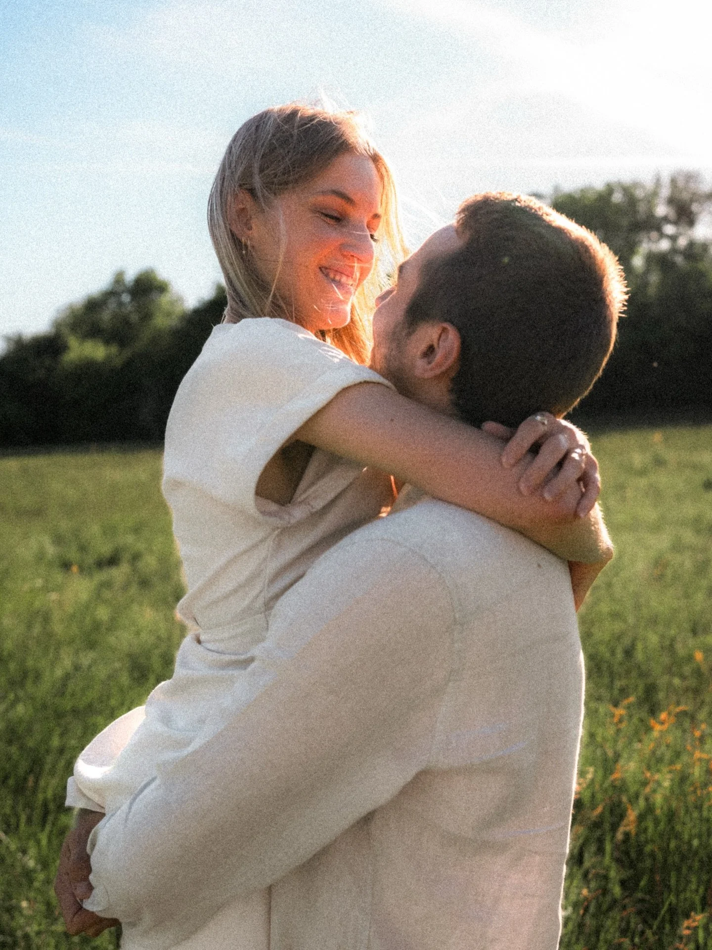 Petit extrait de la Session Couple de Ma&eacute;va &amp; Maxime, h&acirc;te de les retrouver pour leur mariage en mai 2026 ! 📸
01/05/2025

Lieu : @ledomainedemarze 

#couple #photo #engagement #pic #photography #photographe #pics #mariage