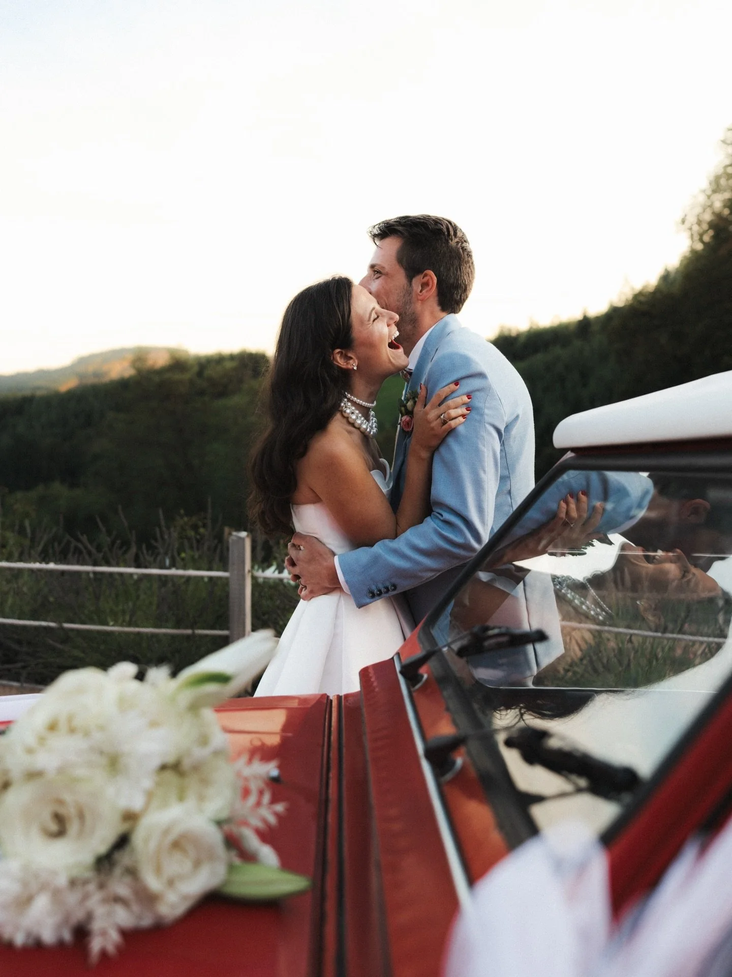 Barbara &amp; Nicolas 🌹
27/09/2025

Lieu : @ledomaine1892 
Traiteur : @la_grille_bbq 

#wedding #weddinggoals #love #photographe #photographer #mariage #pic #insta #couple #married #sun #ceremony #groom #bride #weddingdress