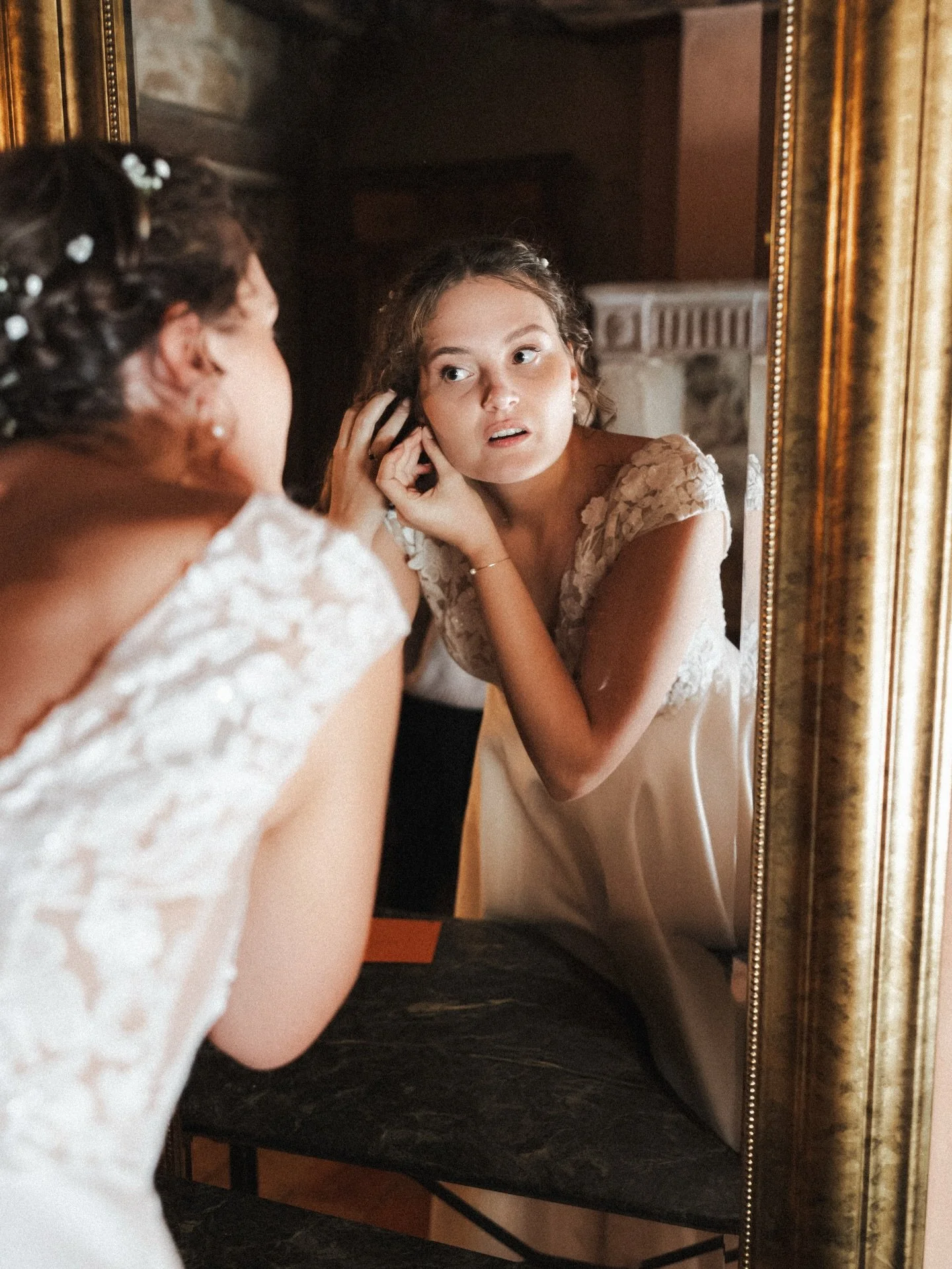 Louise &amp; Maxence 📸
18/10/2025

Lieu: @chateaudusou 

#wedding #frenchcastle #mariage #beaujolais #photo #photographe #photographer #love #bride #groom #fallwedding #weddinginspo #weddingphotographer