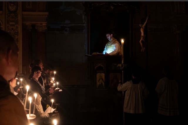 Fr Phil starts the liturgy