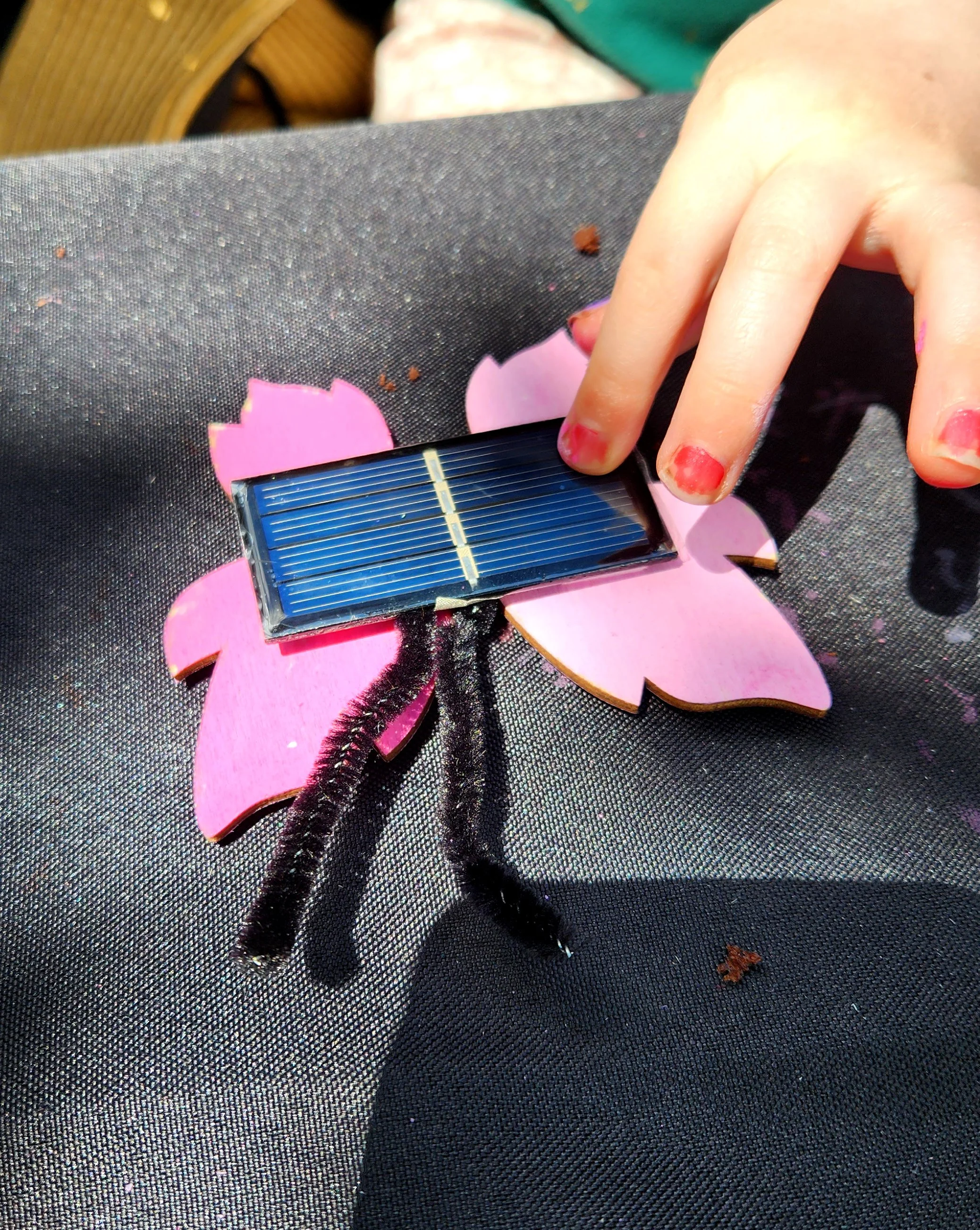 kids building electronic circuits outdoors