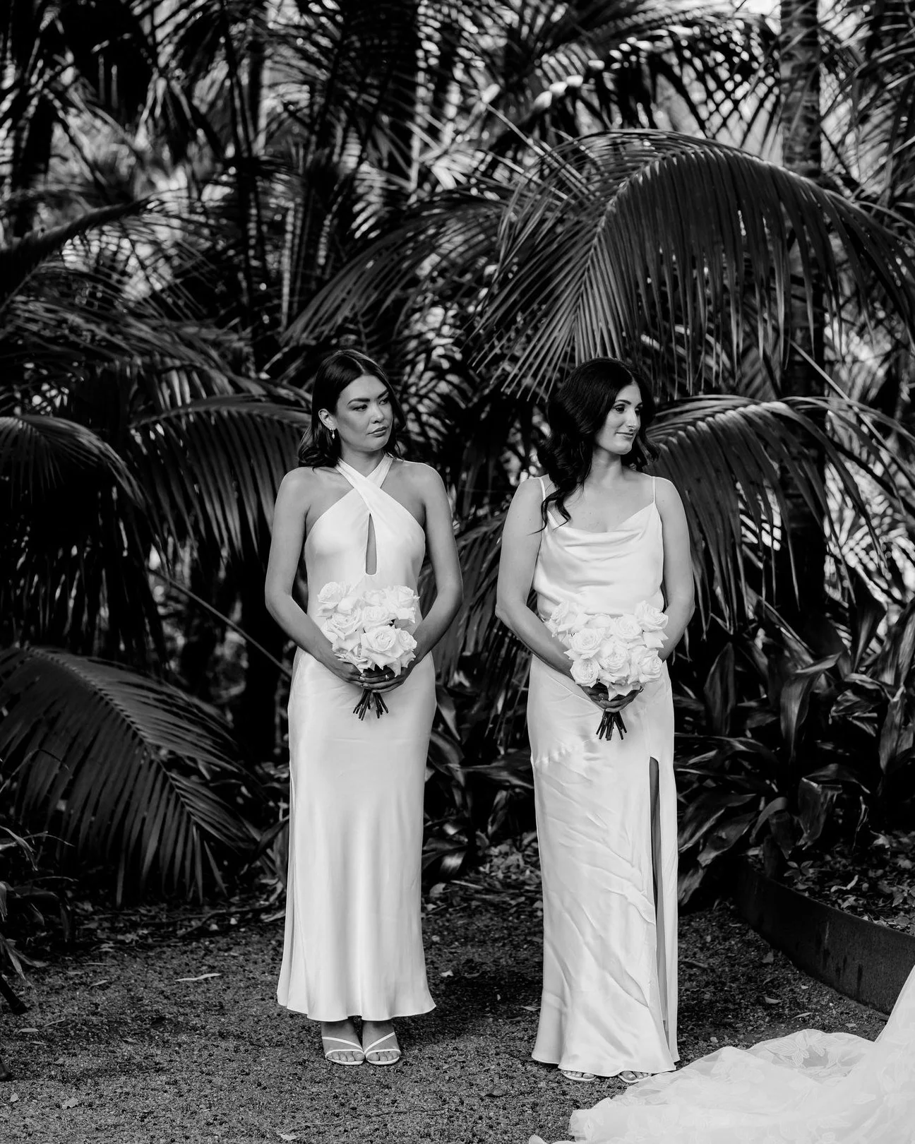 White rose bouquets for these bridesmaids - never go out of style.
Photo @birdandheartphotography 
 #simpleflowerdesign #simpleflowers #perthweddingflorist #weddingbouquets
