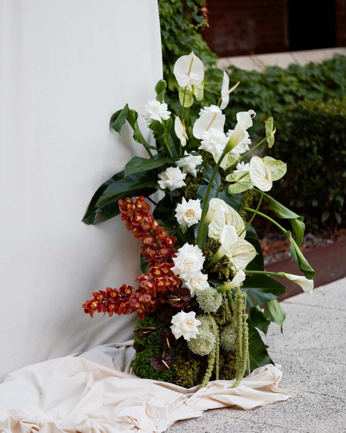 Welcome sign florals for the wedding of Riley and Claudia.

Photo @biancatuzee 

 #perthweddings #perthbridetobe #floristperth
