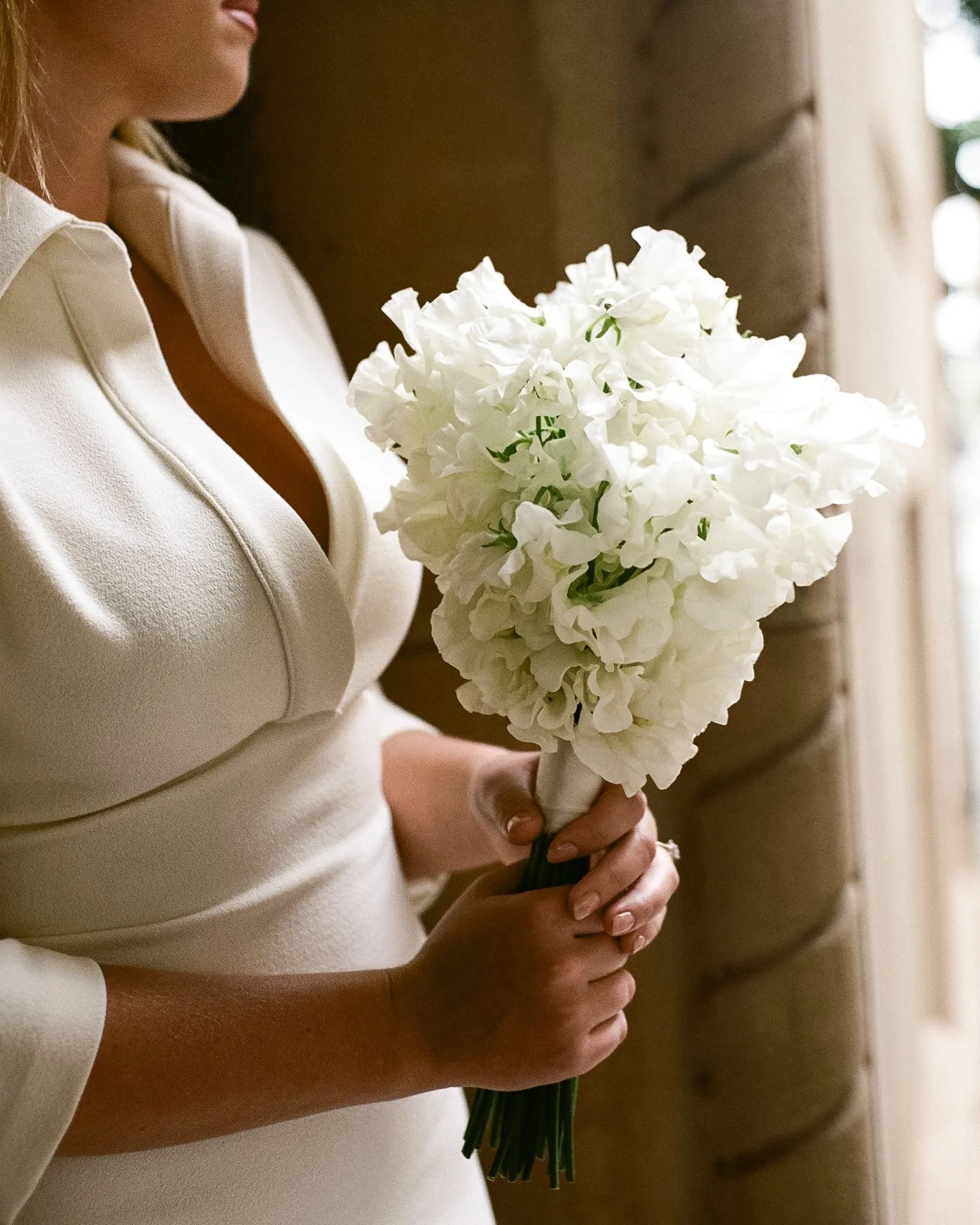 Sometimes simple is best especially with sweet peas!

Photo @pellegrino.photo 

 #perthbride #perthweddings 
 #perthflorist #bridebouquet