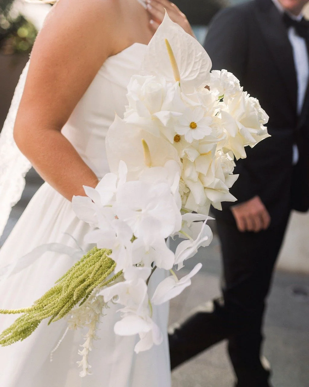 Green and white is always a favourite for bouquets.

Photo @jacquelinejogila 

 #floristperth #bridebouquet #perthbridetobe