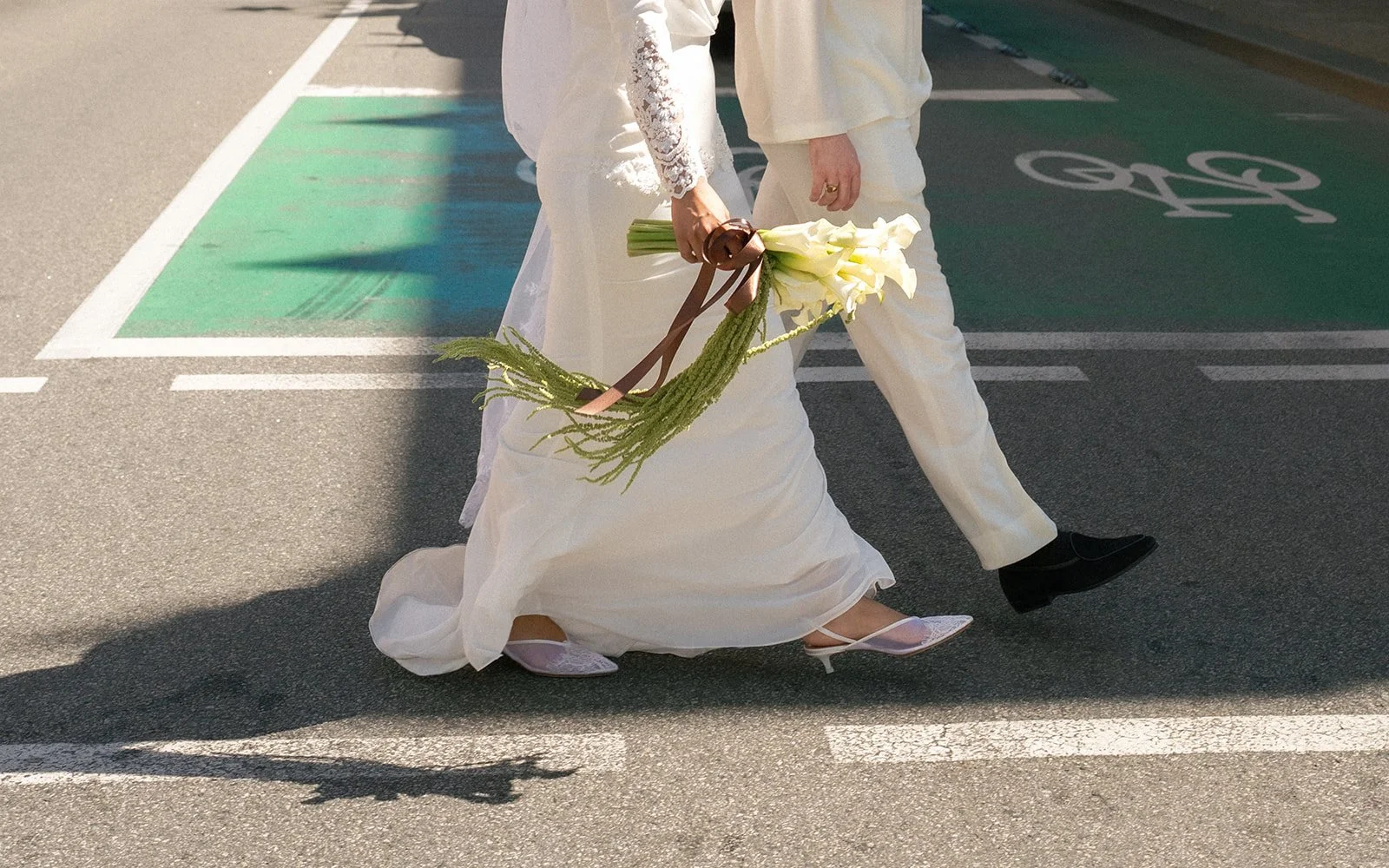 crossing the road with bouquet AL-P-18_websize.jpg