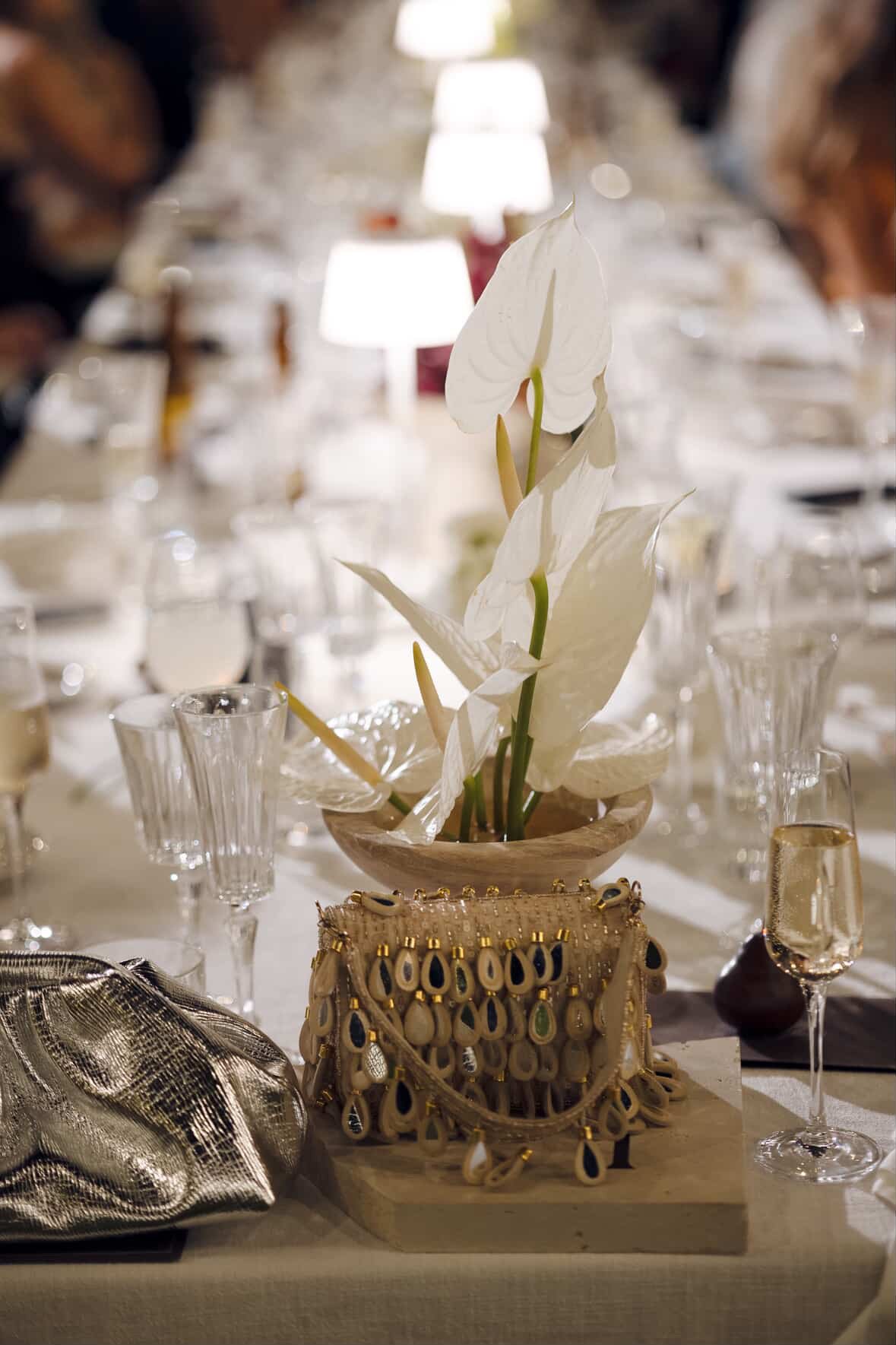 table arrangement white florals 295E537A-CAFA-4120-B8AE-EF5C3D314967.JPG