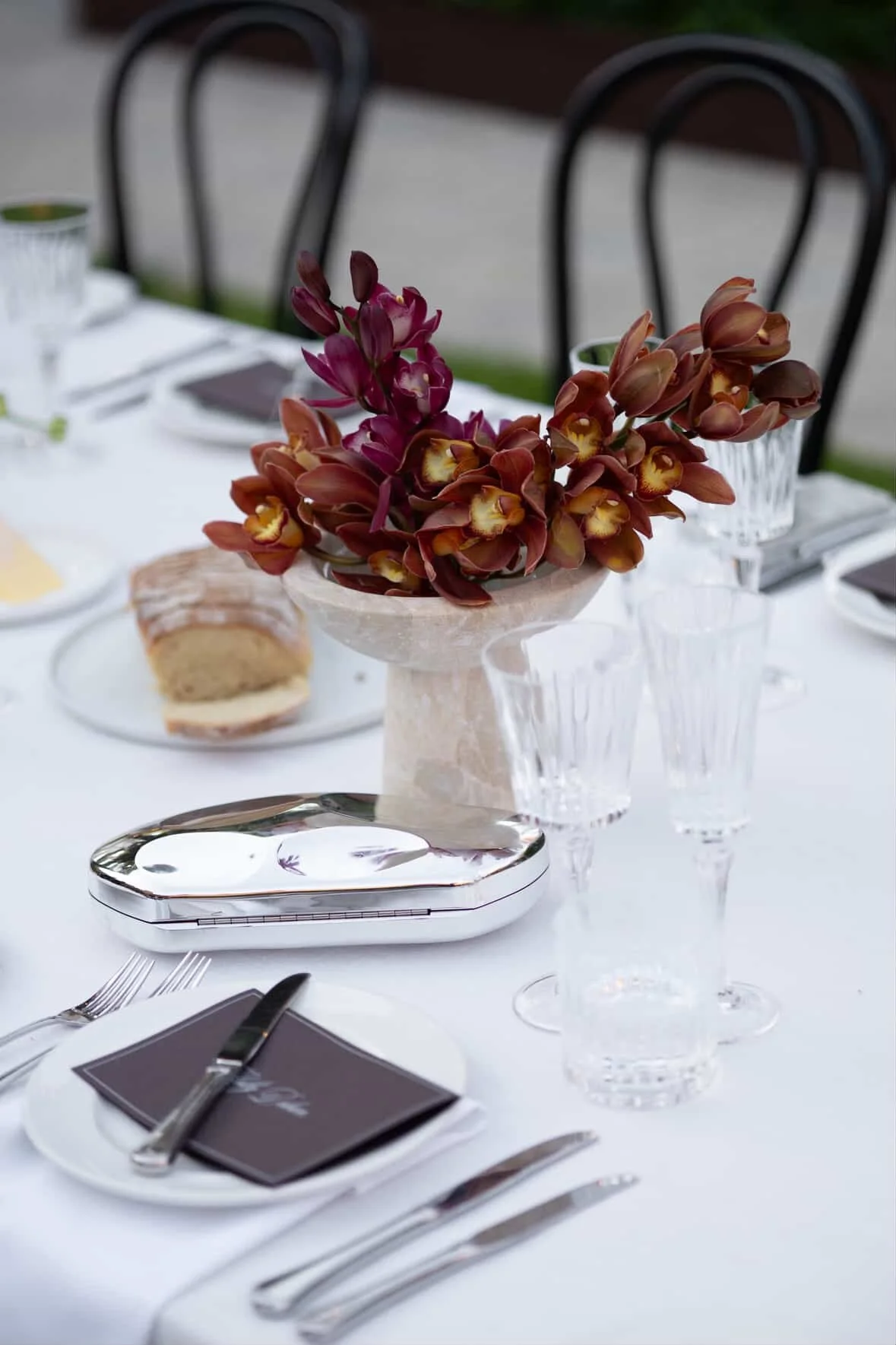 table arrangement burgundy 636B86B8-A6AB-499E-BB57-FDBA0DA82D0B.JPG
