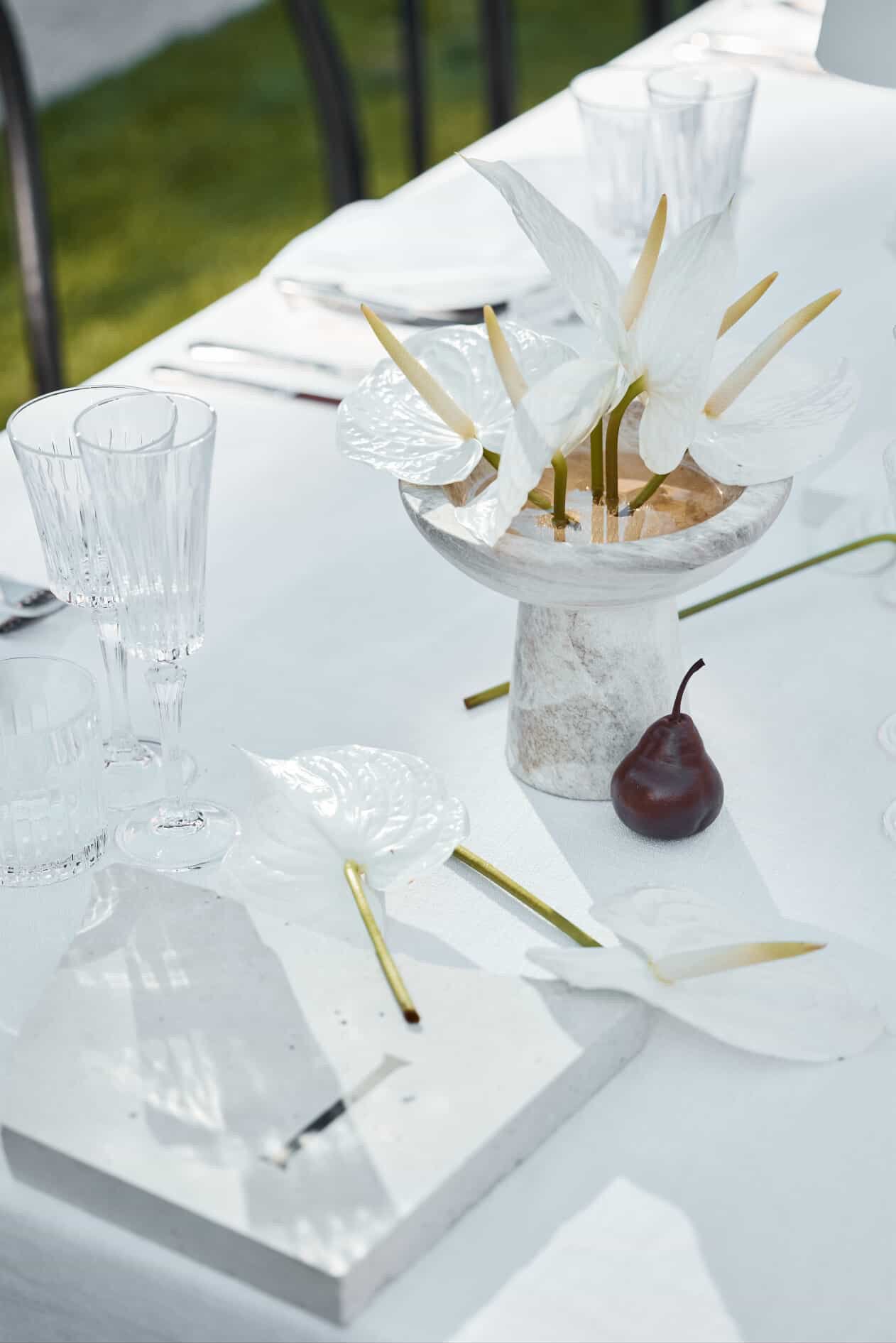 table arrangement - white florals 8B180869-3F70-4329-B20B-387137E5462E.JPG