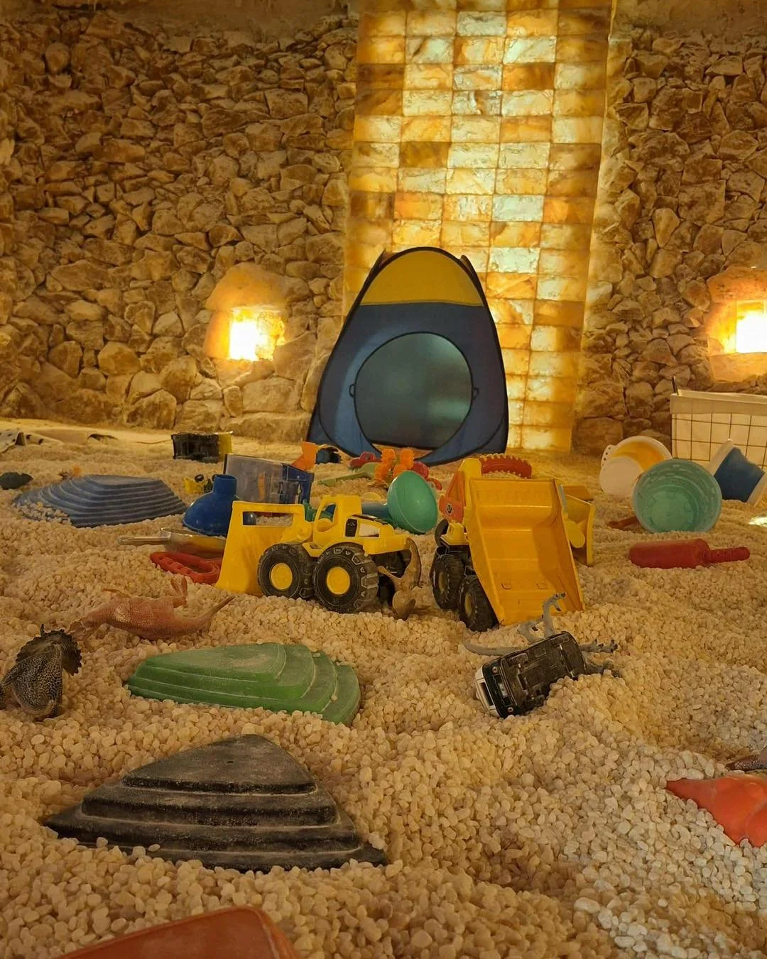 Moms&hellip; when was the last time you actually sat down and relaxed&hellip; while your toddler played happily? 🤍

Tomorrow at Toddler Time inside the Salt Cave, something a little magical happens&hellip;

✨ The noise softens
✨ The air feels differ