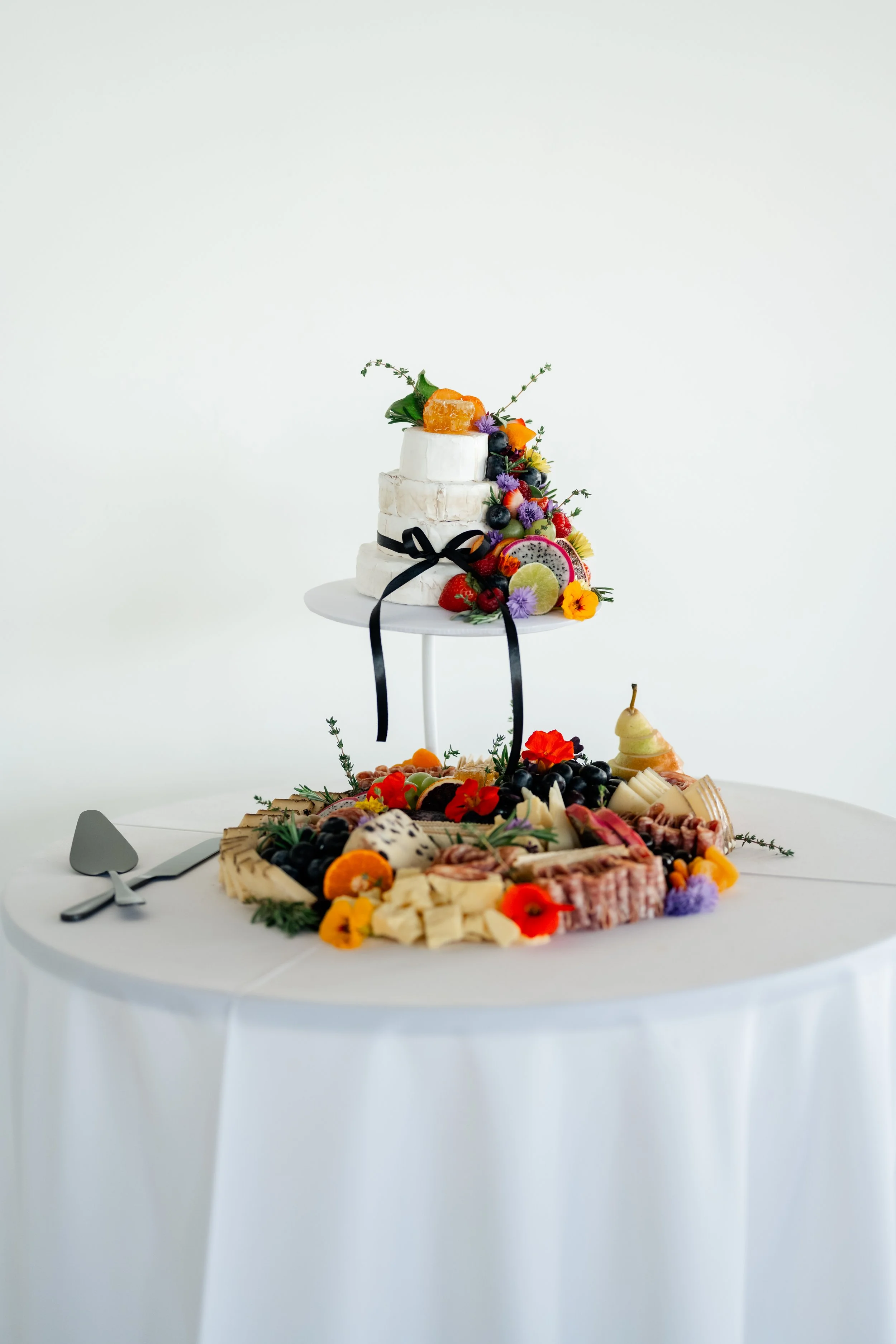 utah wedding reception cake.jpg