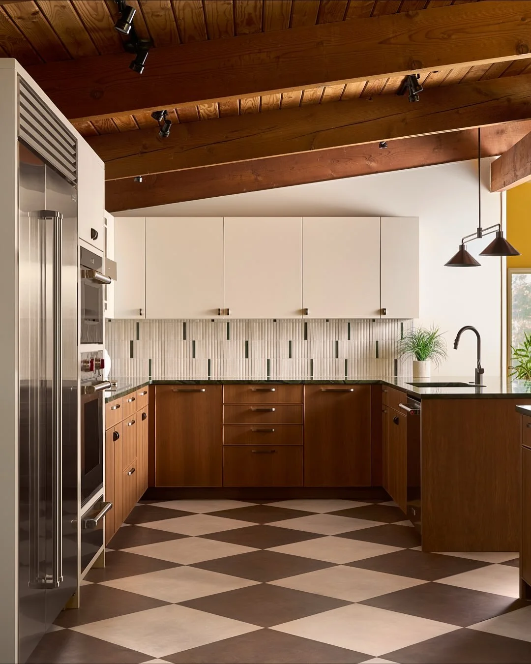 As we head into Thanksgiving week, here are a few of my favorite kitchens from this year. Grateful for the designers, architects, builders, and homeowners who make this work so rewarding.

Photo 1: @gramophone_designbuild 
Photo 2: @spirearch 
Photo 